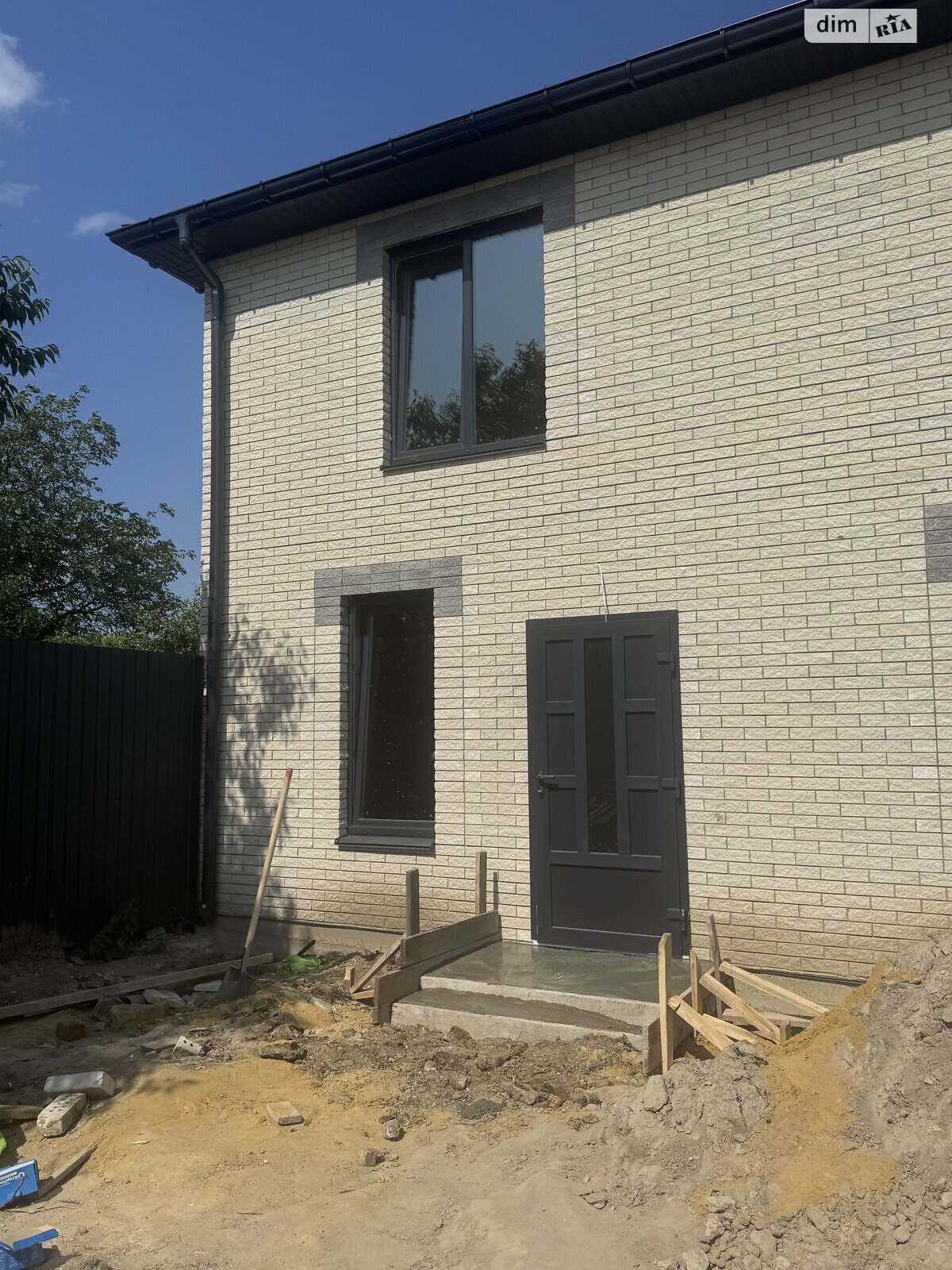 3 КІМ. ТАУНХАУС, ПЛОЩА - 80 м², ЦІНА - 43 000 $
, вул. 28-го Червня