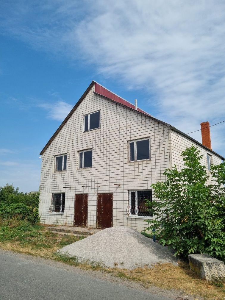 7 КІМ. БУДИНОК, ПЛОЩА - 243 м², ЦІНА - 47 000 $
