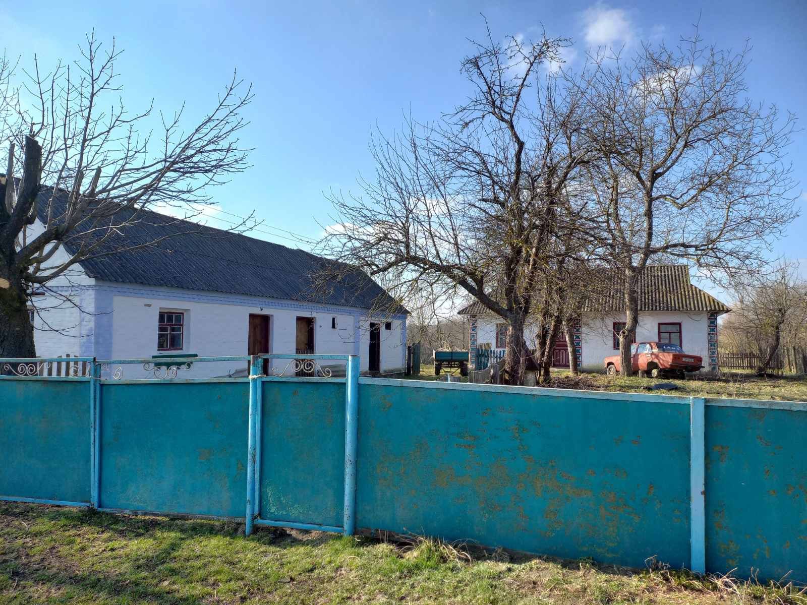 3 КІМ. БУДИНОК, ПЛОЩА - 2200 м², ЦІНА - 5 000 $

