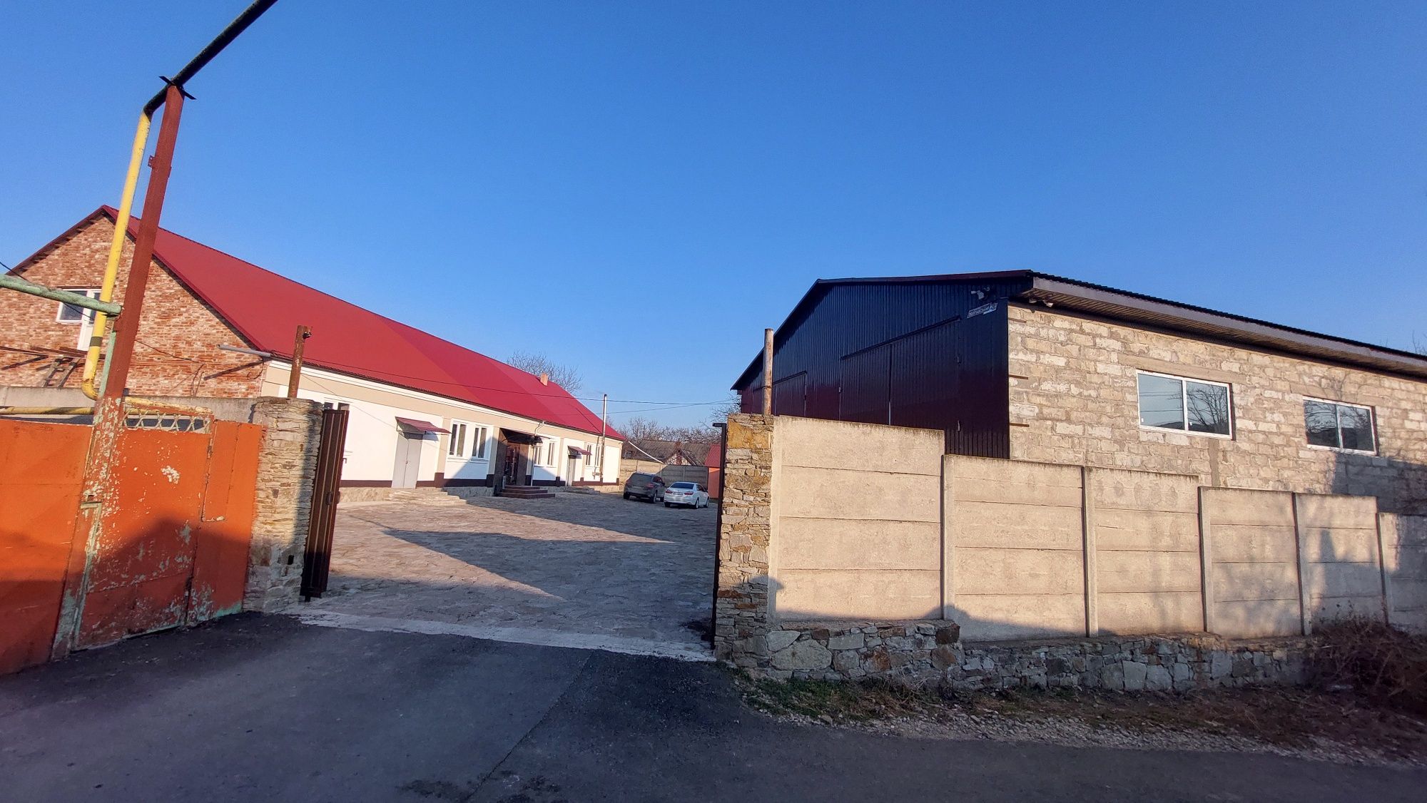 ПЛОЩА - 500 м², ЦІНА - 300 000 $
