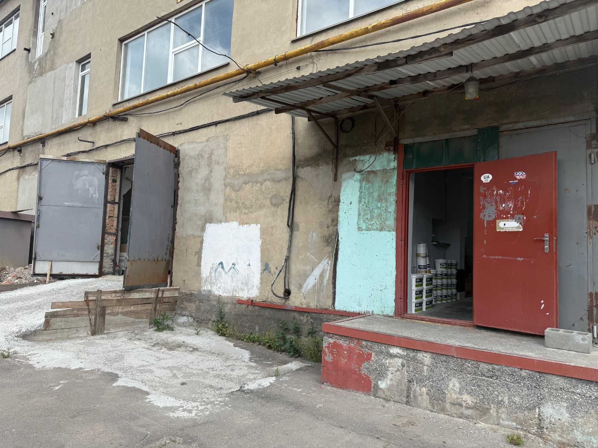 ПЛОЩА - 180 м², ЦІНА - 431 $
