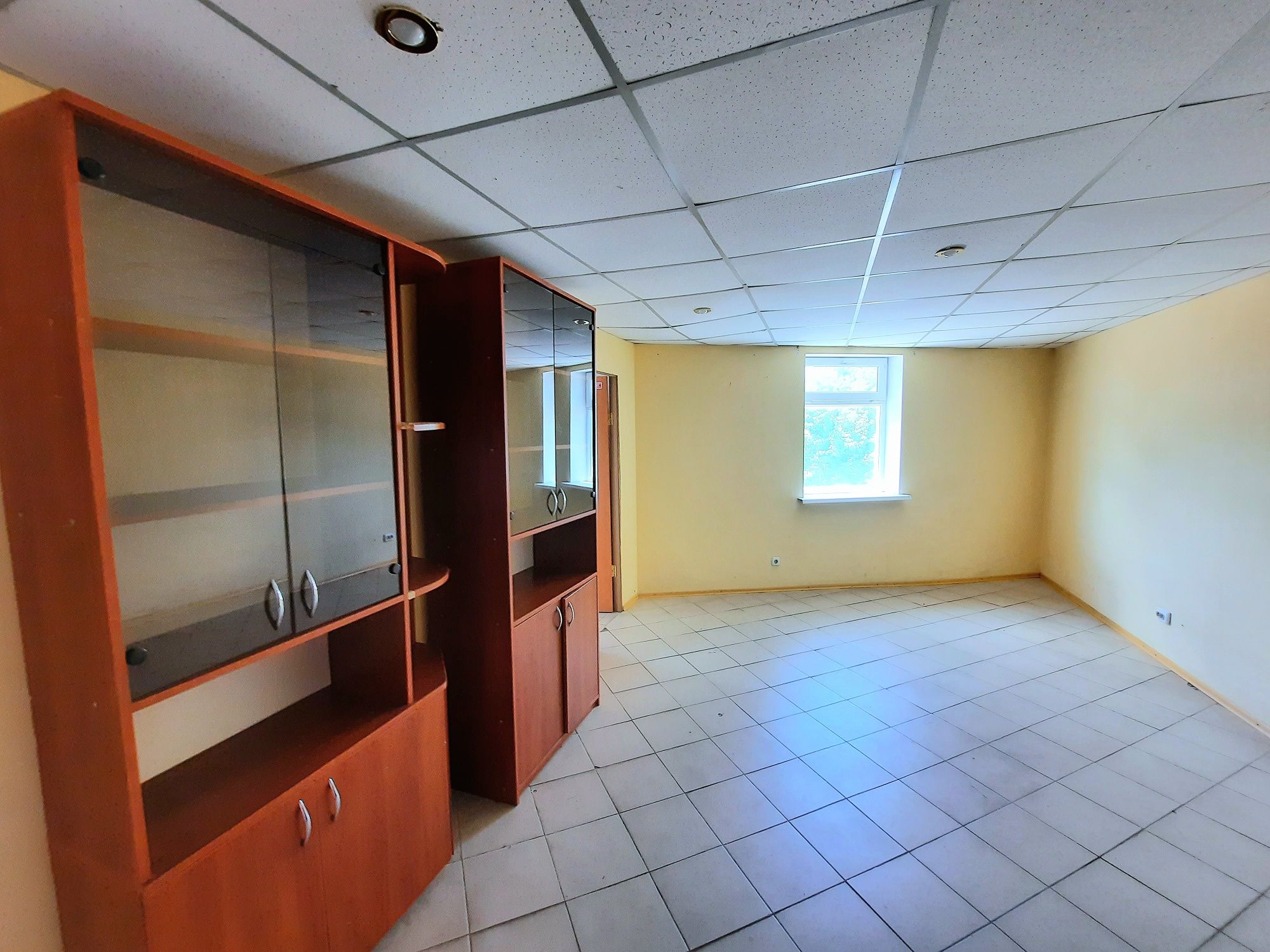 ПЛОЩА - 45 м², ЦІНА - 143 $
