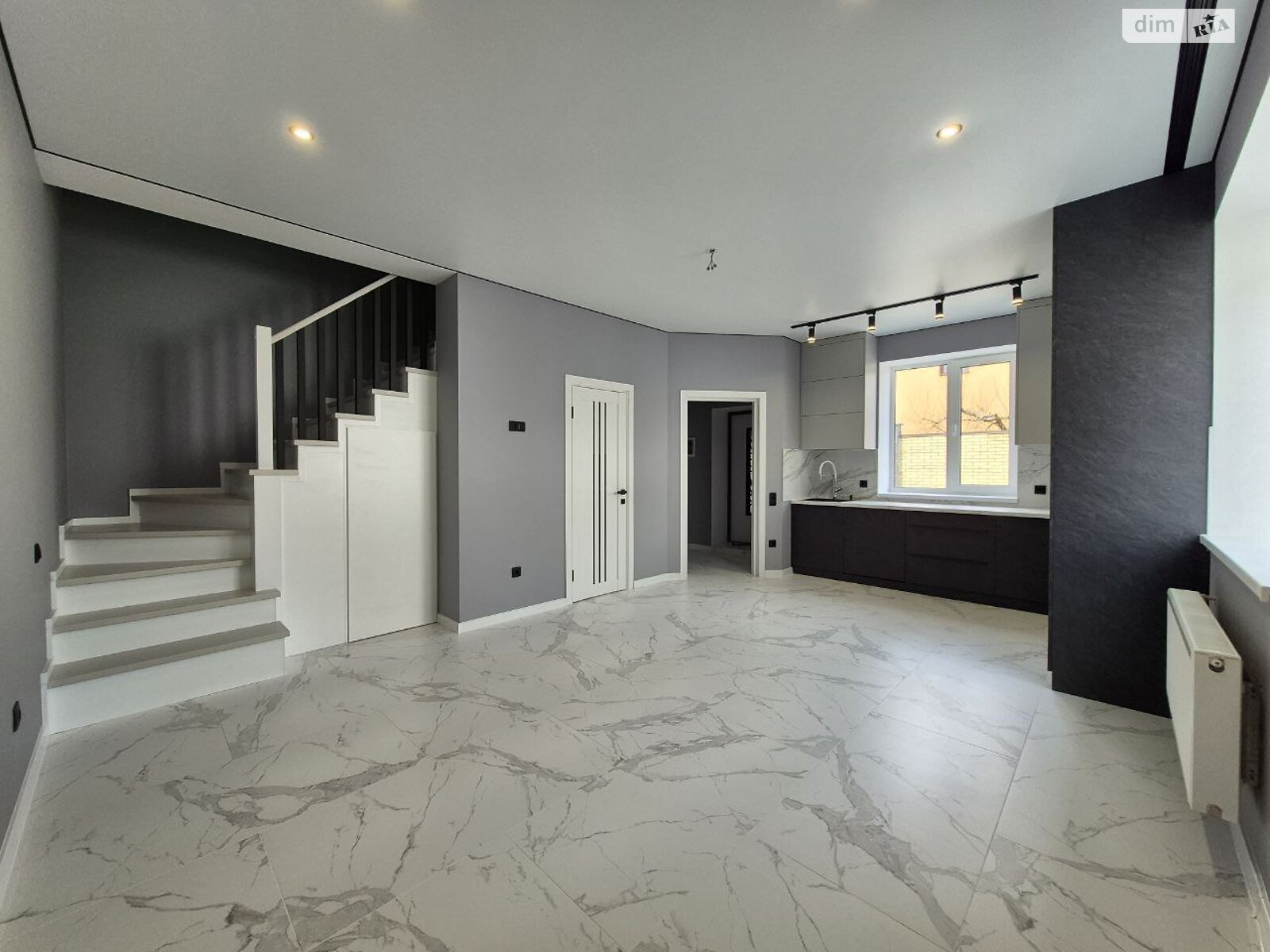 2 КІМ. ТАУНХАУС, ПЛОЩА - 67 м², ЦІНА - 85 000 $

