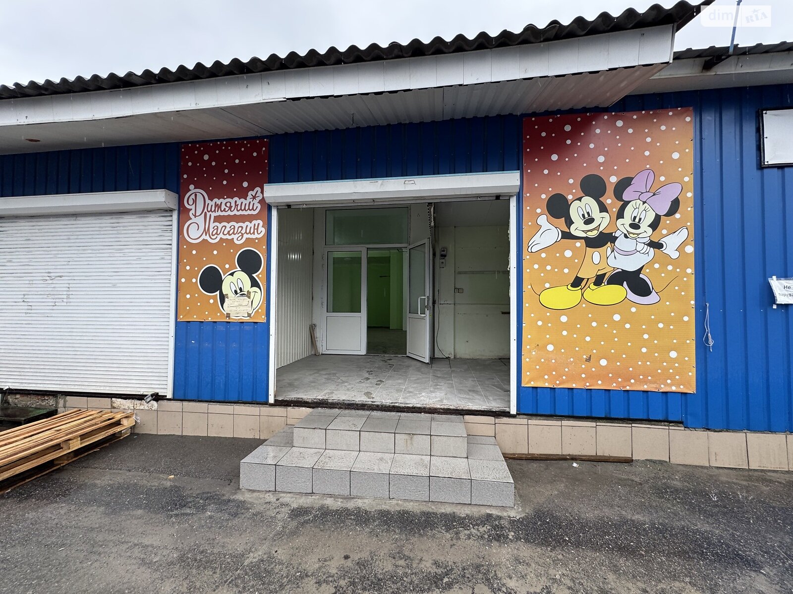 ПЛОЩА - 100 м², ЦІНА - 700 $
, вул. Незалежності(Леніна)