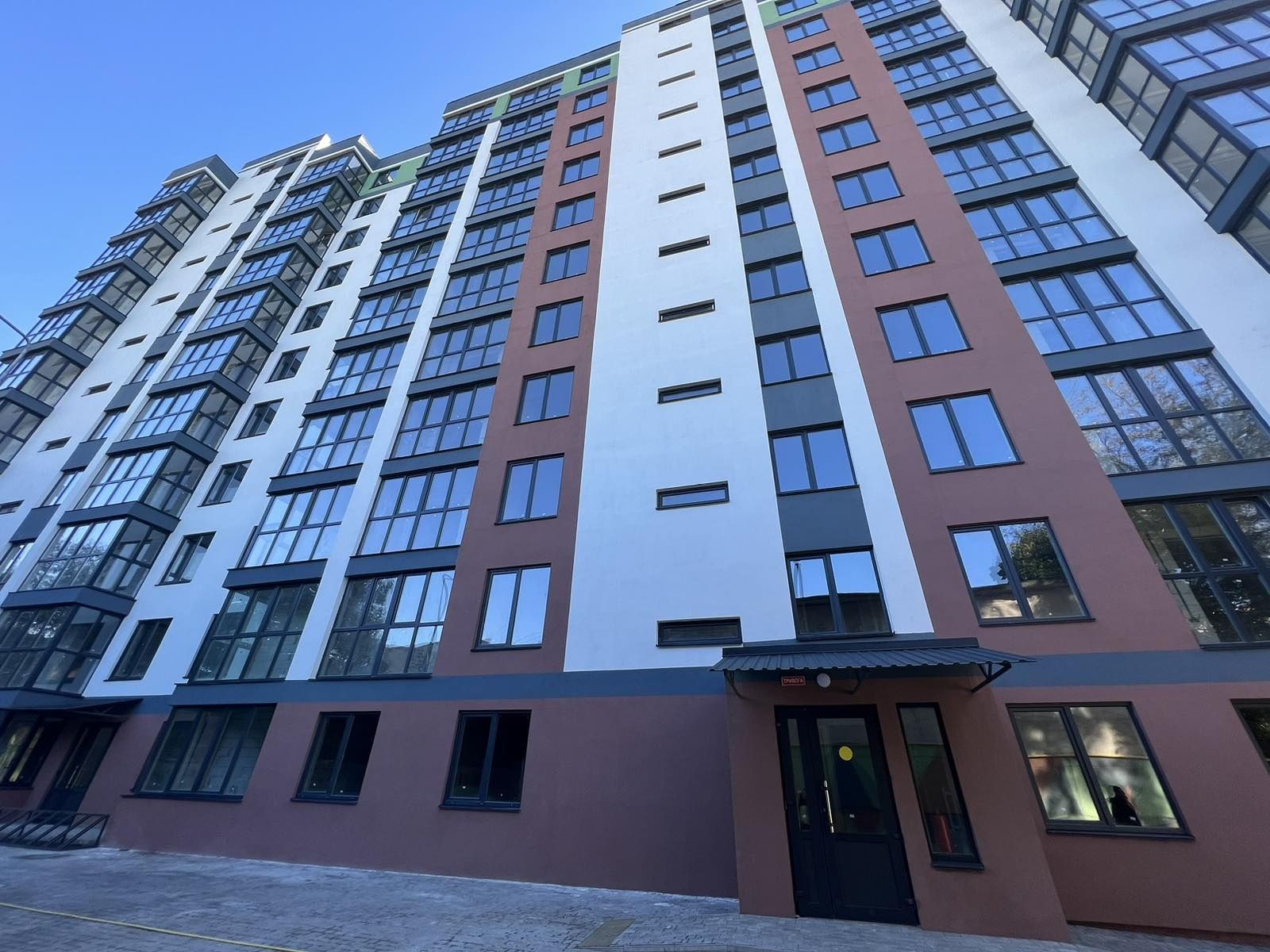 1 КІМ.  КВАРТИРА ПЛОЩА – 49 м², ЦІНА – 50 000$, РАЙОН: Вишенька