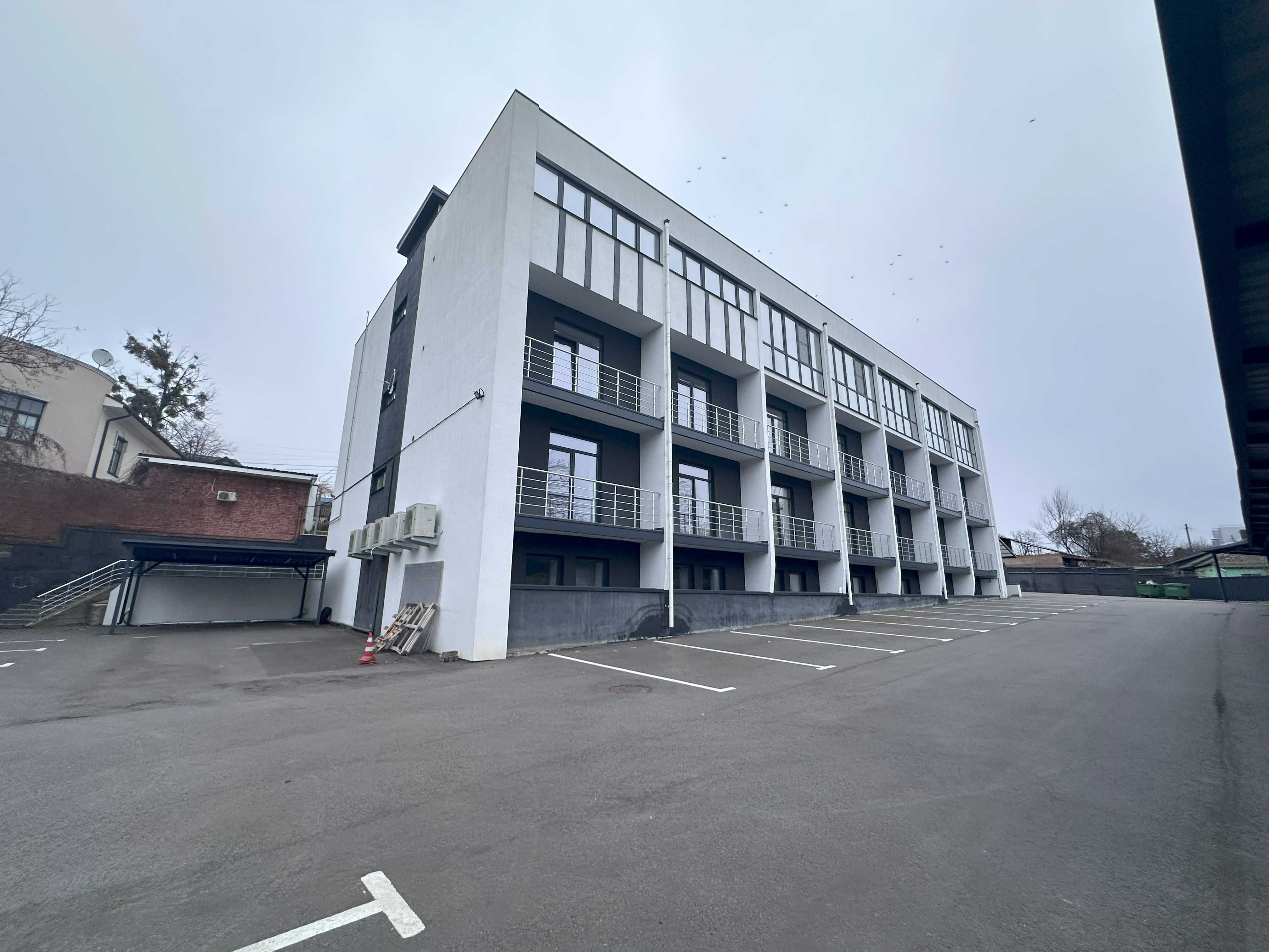 ПЛОЩА - 800 м², ЦІНА - 8 000 $
