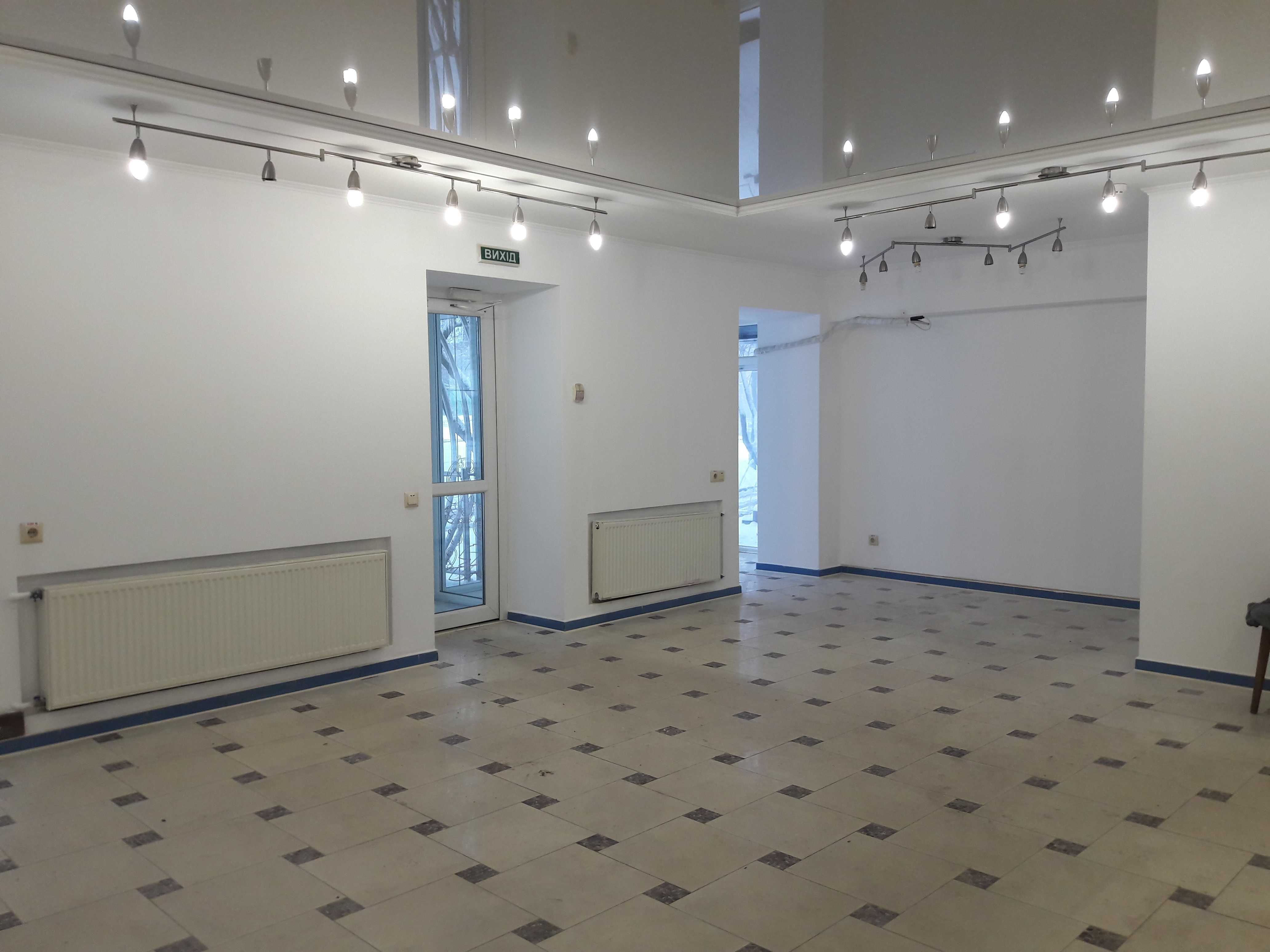 ПЛОЩА - 56 м², ЦІНА - 600 $
