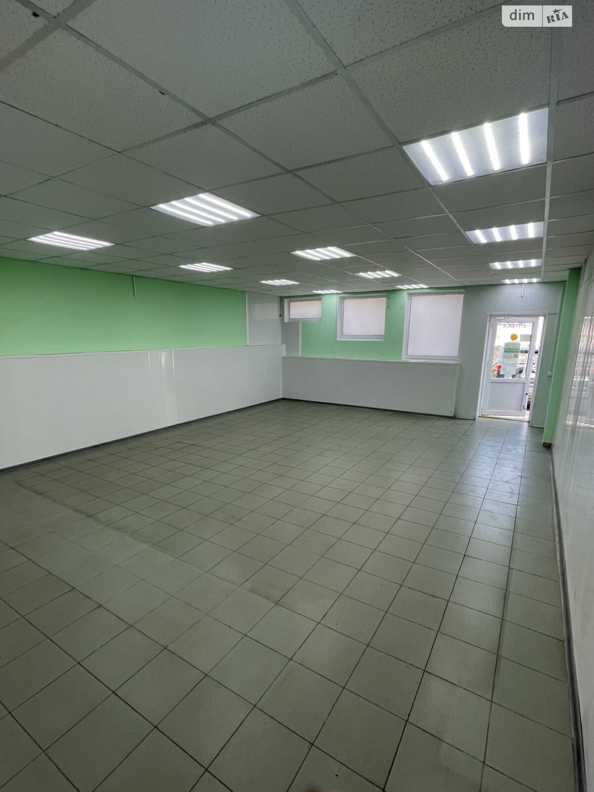 ПЛОЩА - 86 м², ЦІНА - 25 000 $
, пров. Залізничний