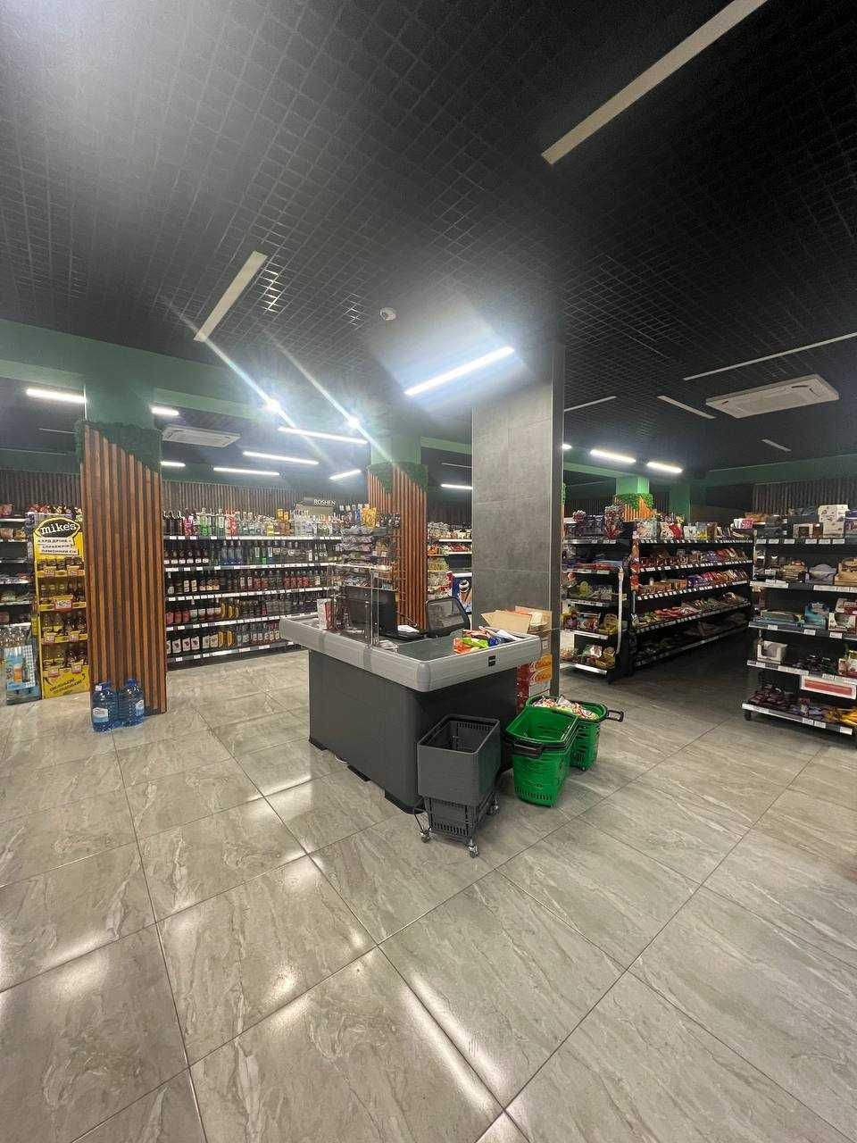 ПЛОЩА - 240 м², ЦІНА - 1 685 $
