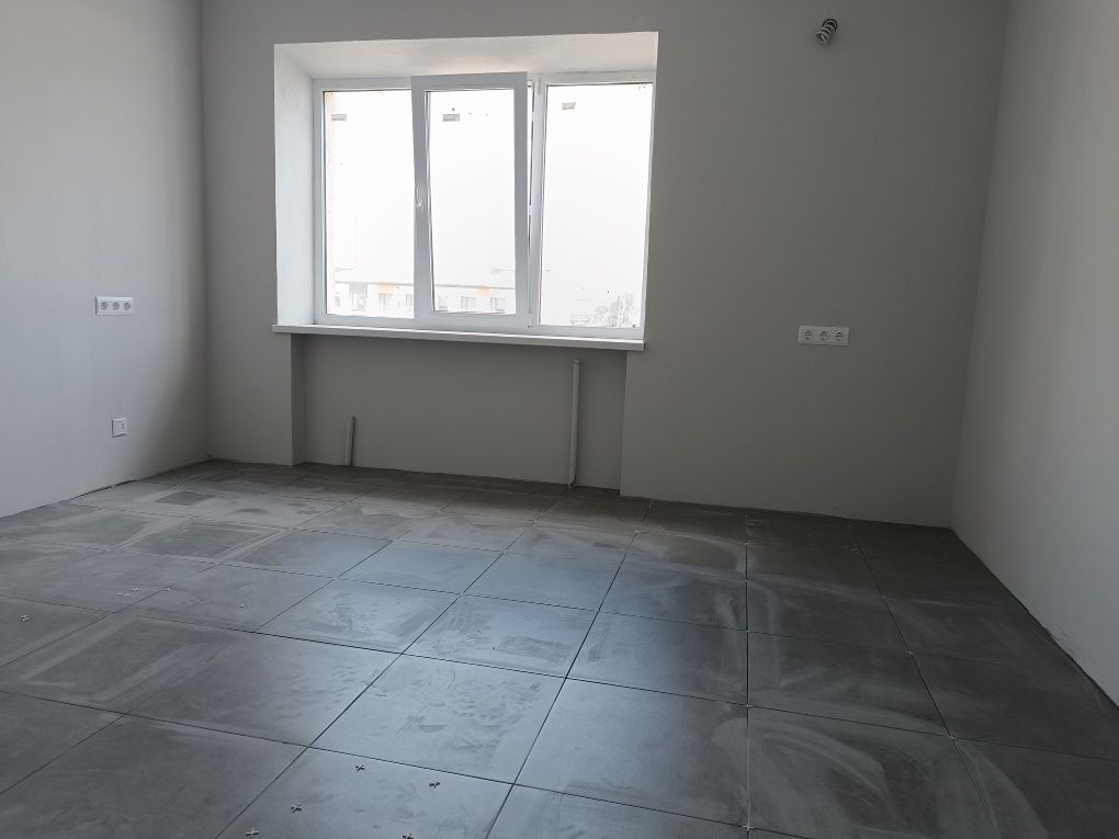 ПЛОЩА - 440 м², ЦІНА - 2 407 $
