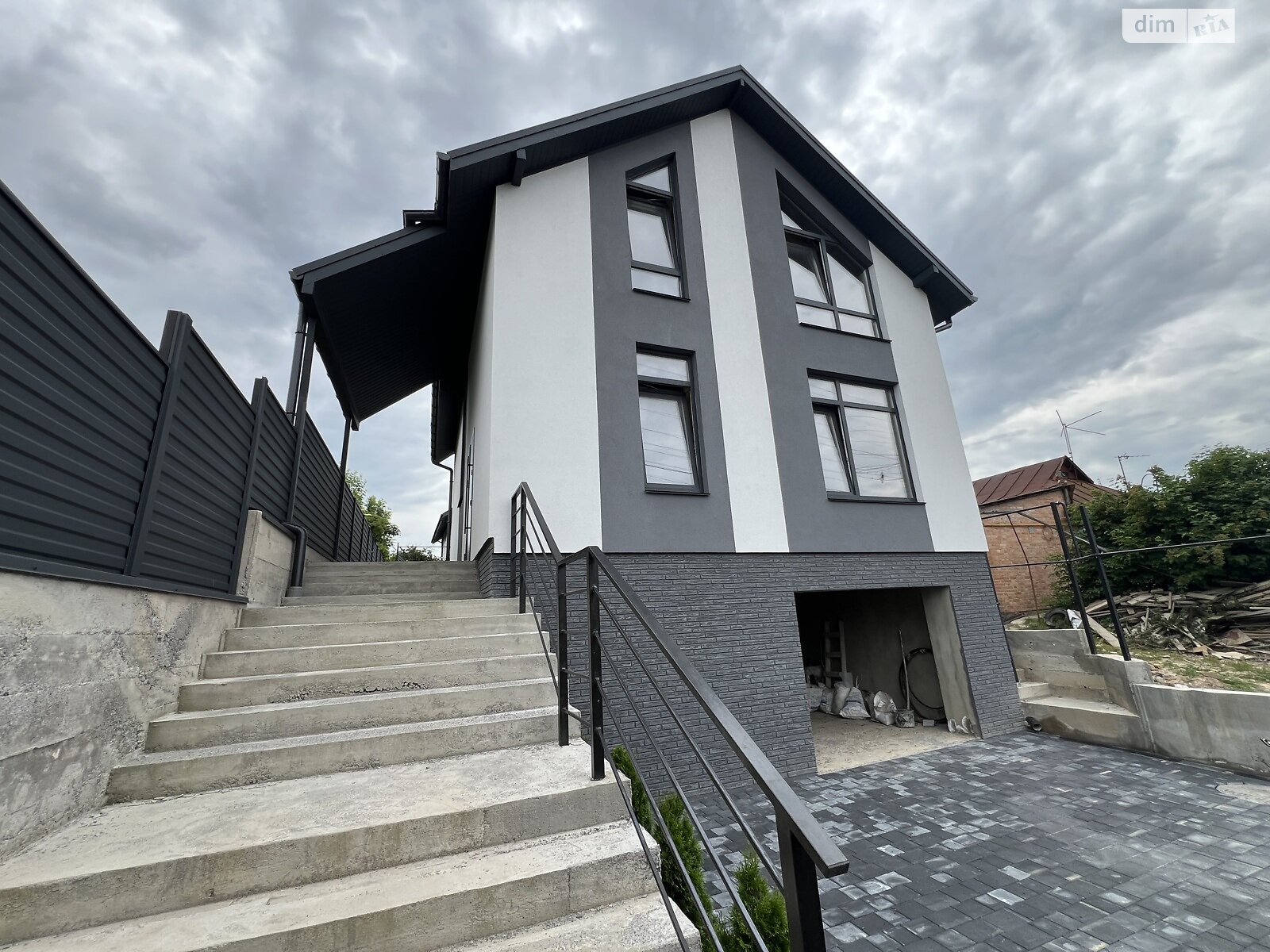 4 КІМ. БУДИНОК, ПЛОЩА - 175 м², ЦІНА - 108 000 $

