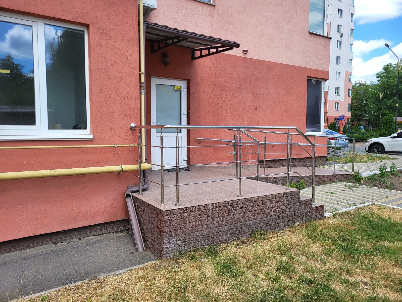 ПЛОЩА - 102 м², ЦІНА - 32 000 $
, вул. Запорізька(Петра Запорожця)