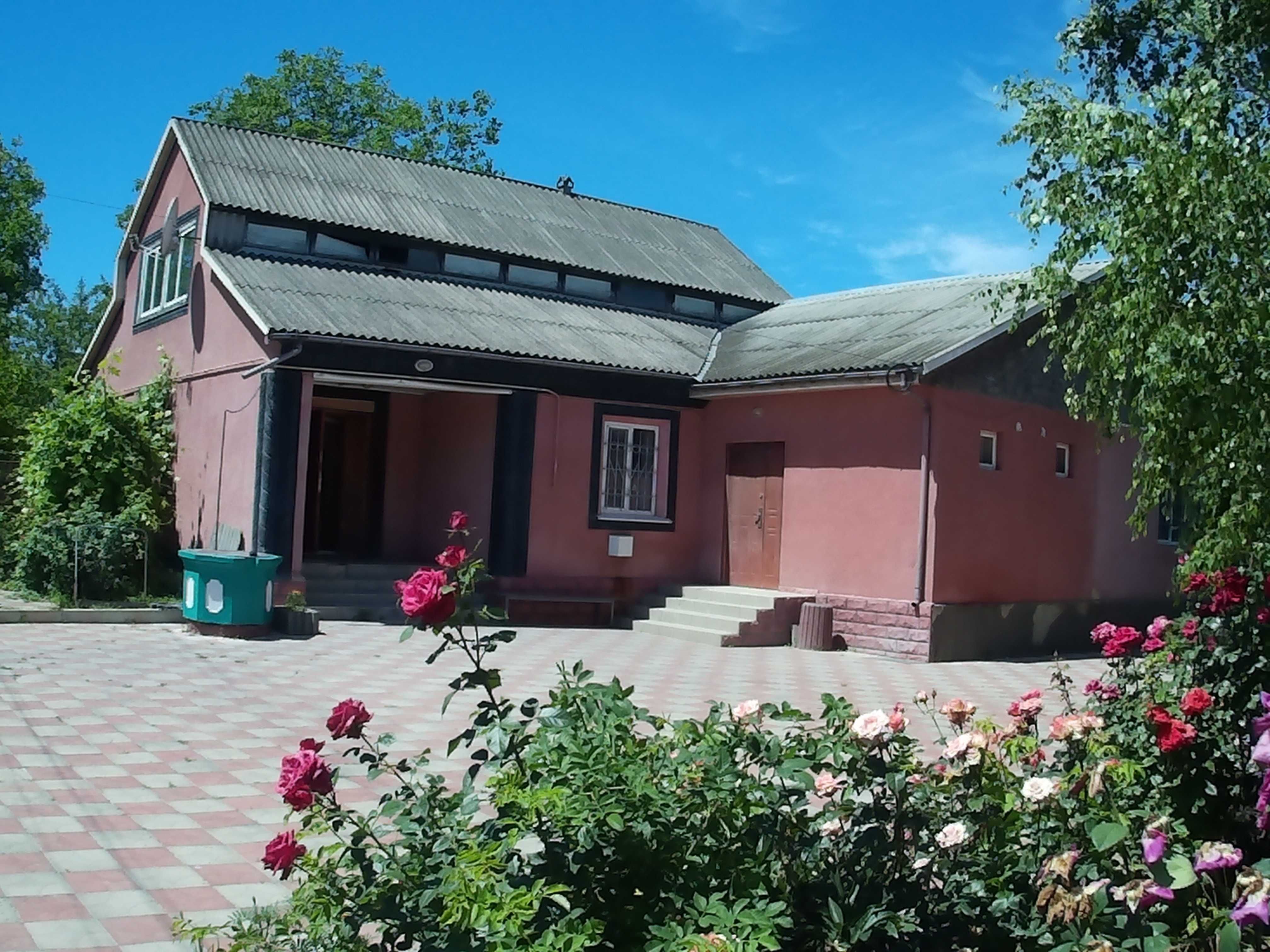 2 КІМ. БУДИНОК, ПЛОЩА - 220 м², ЦІНА - 18 715 $

