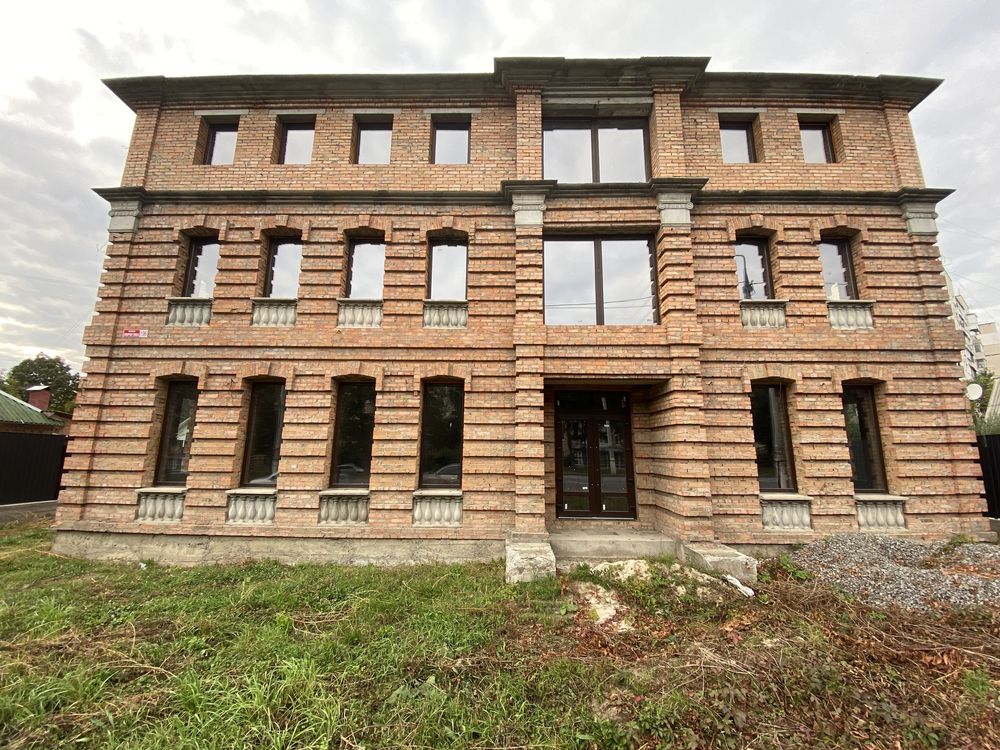 ПЛОЩА - 550 м², ЦІНА - 800 000 $

