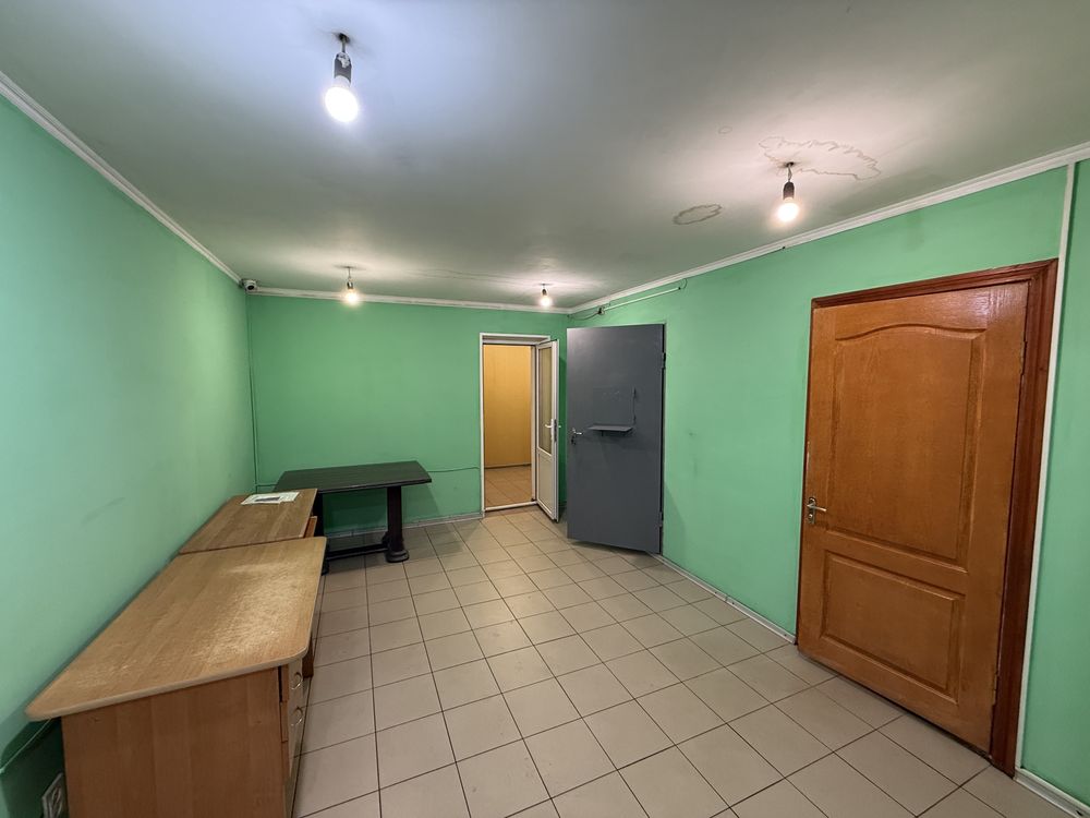 ПЛОЩА - 250 м², ЦІНА - 719 $
