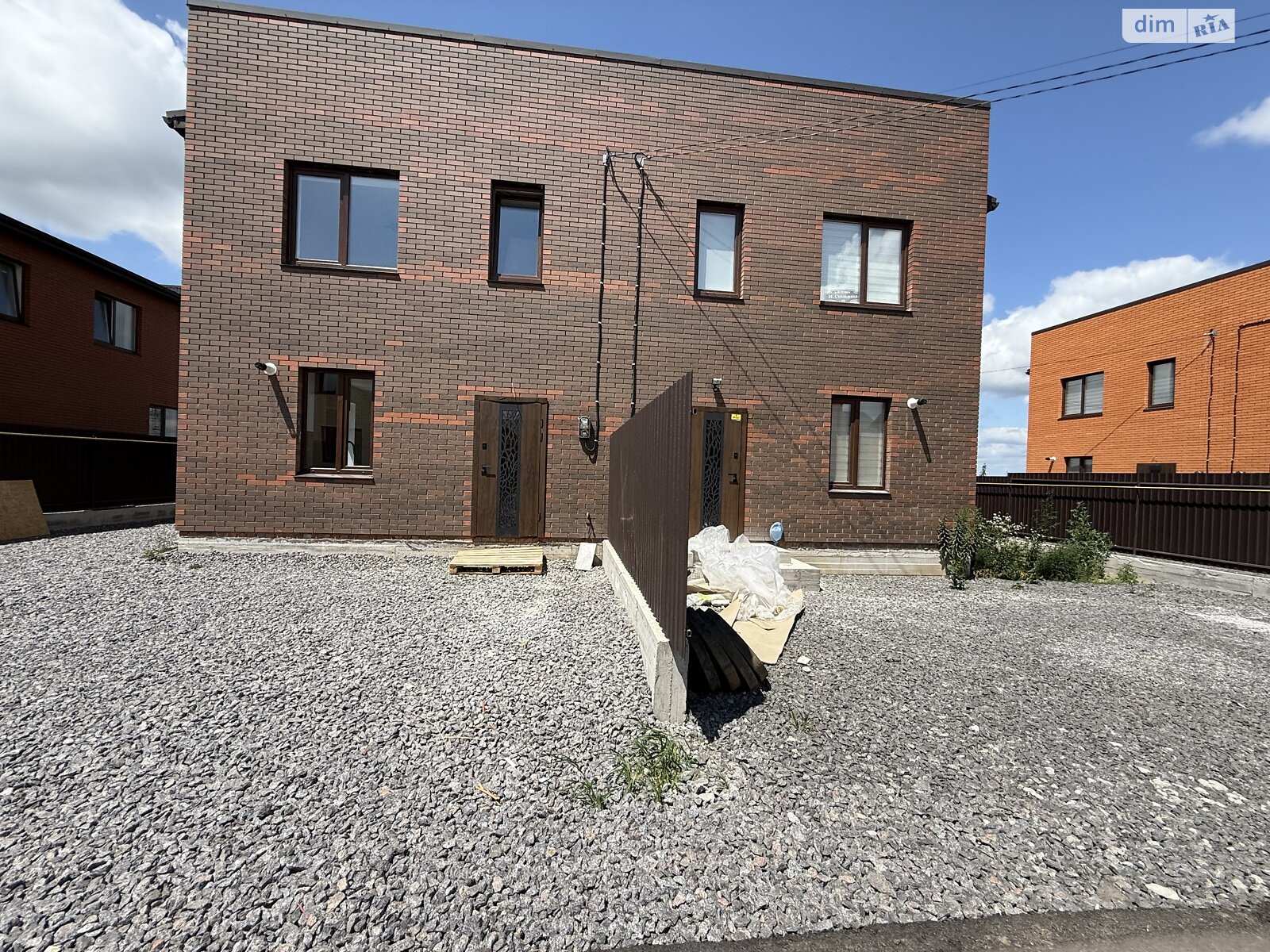 Обʼєкт нерухомості: 2 КІМ. ТАУНХАУС, ПЛОЩА - 70 м², ЦІНА - 90 000 $
, вул. Юзвинська — HUBTRUST, Вінниця