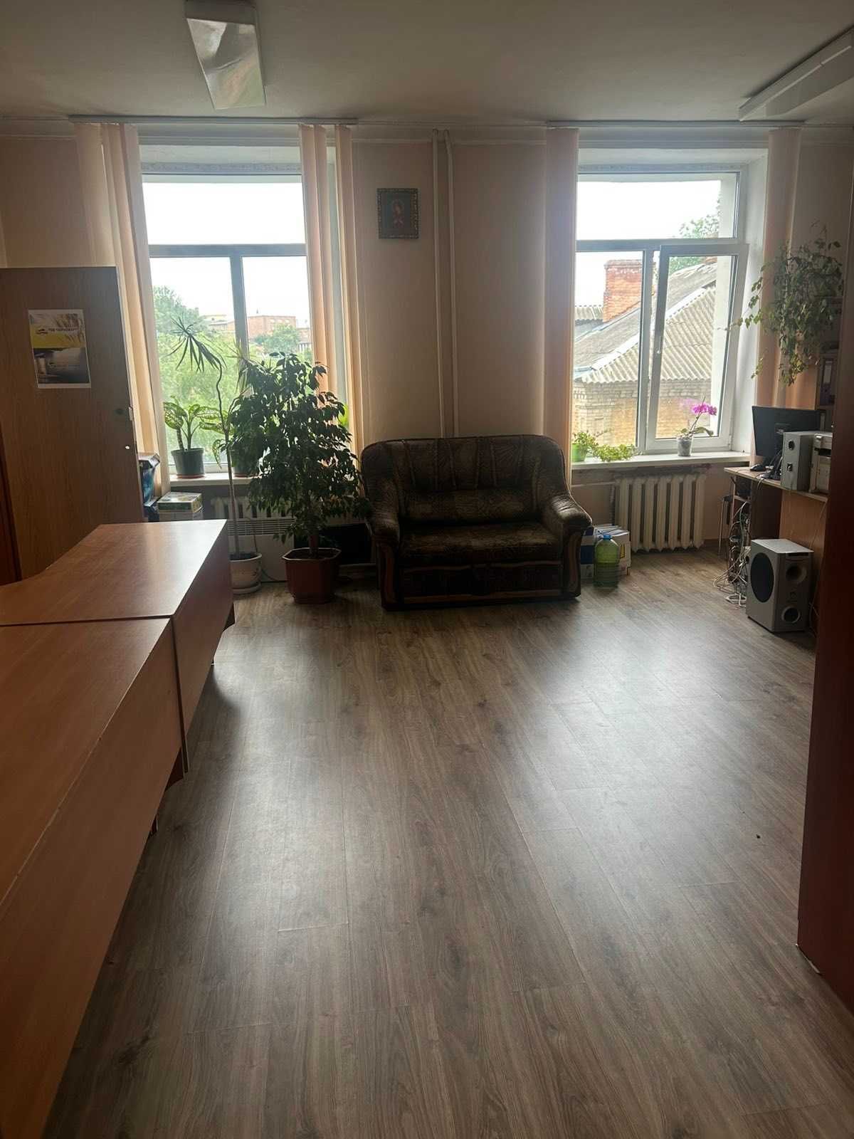 ПЛОЩА - 42 м², ЦІНА - 287 $
