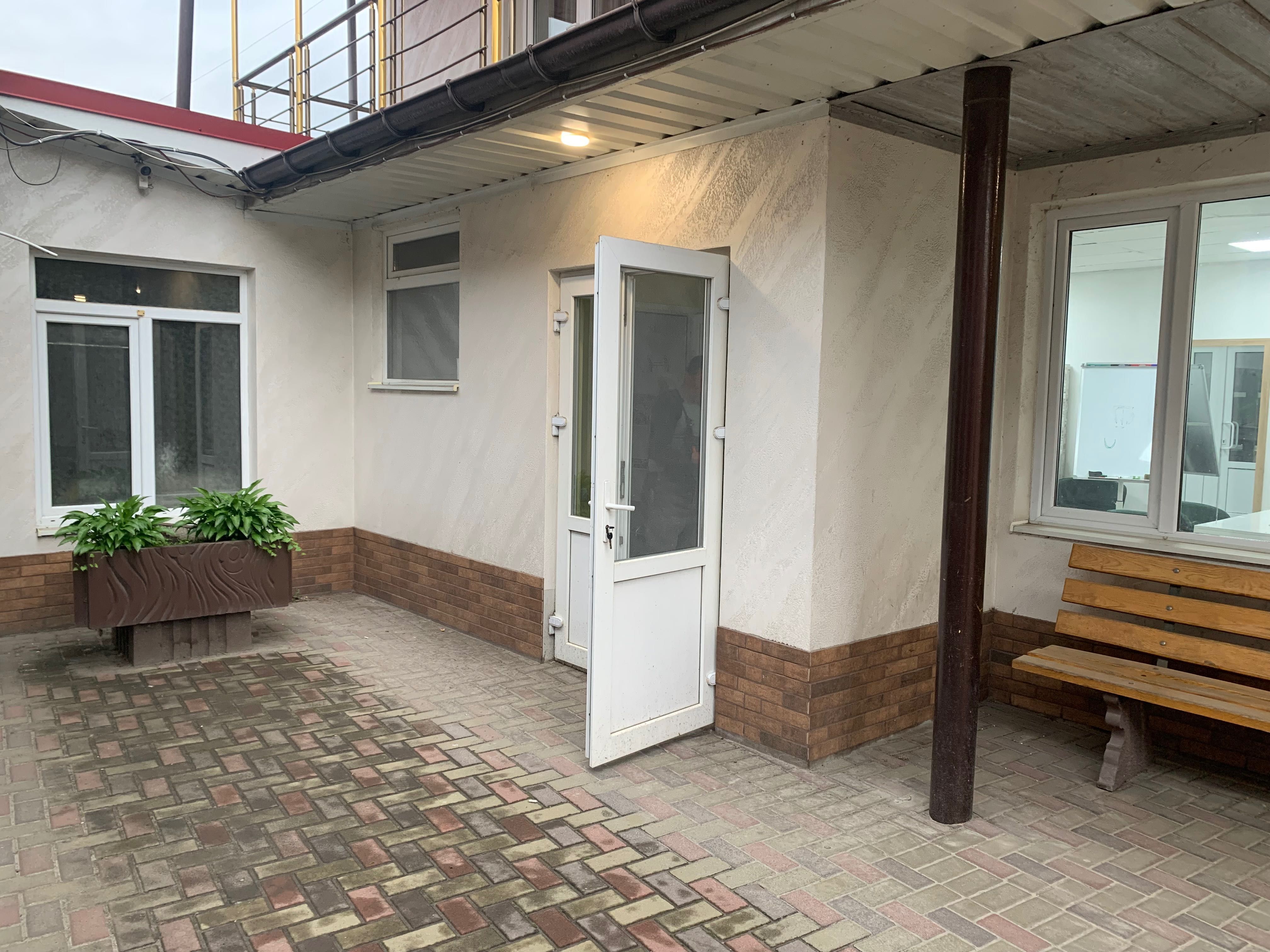 ПЛОЩА - 29 м², ЦІНА - 242 $
