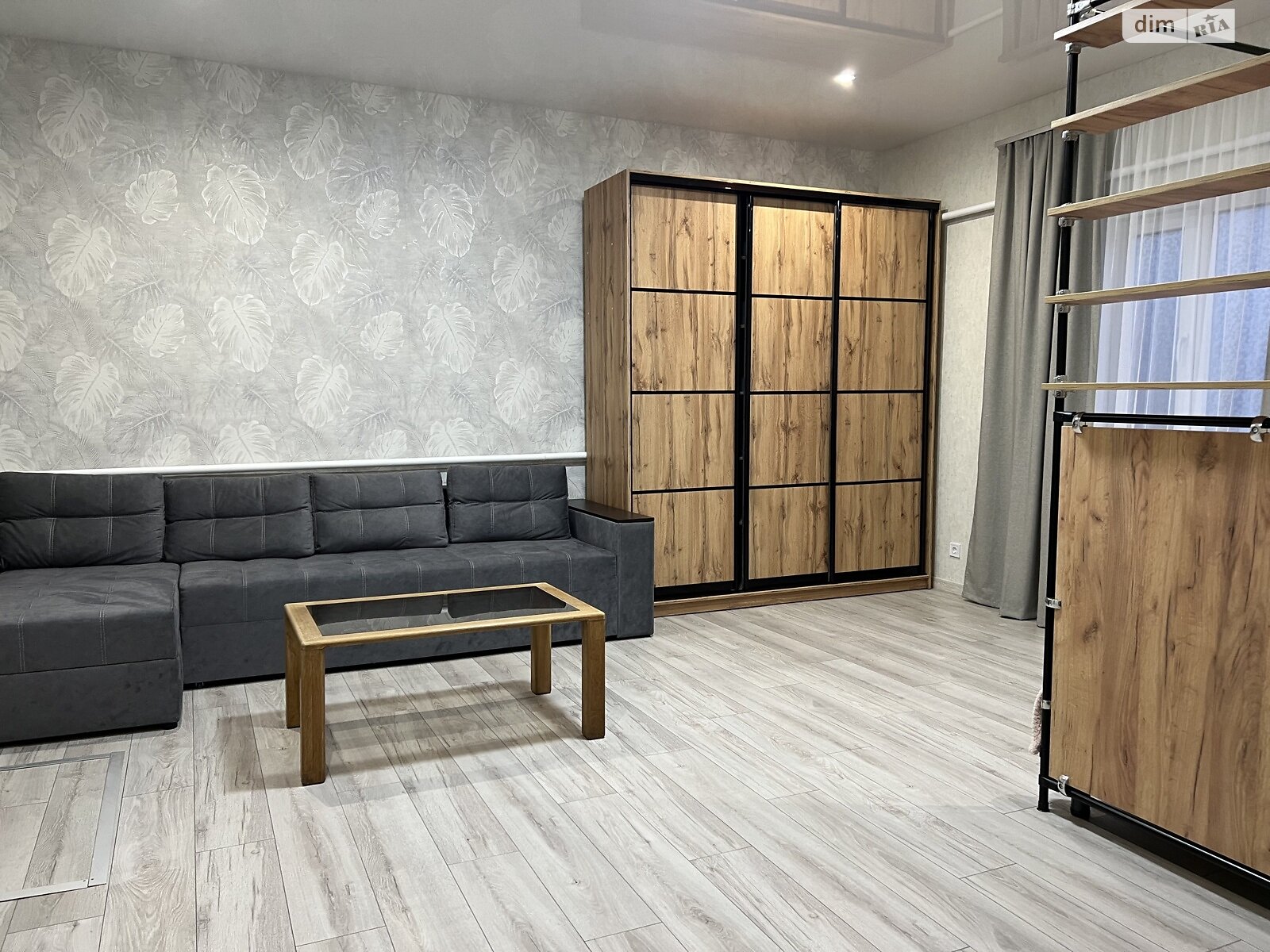 1 КІМ. КВАРТИРА, ПЛОЩА - 45 м², ЦІНА - 15 000 $
, пров. Степана Бандери(Льва Толстого)
