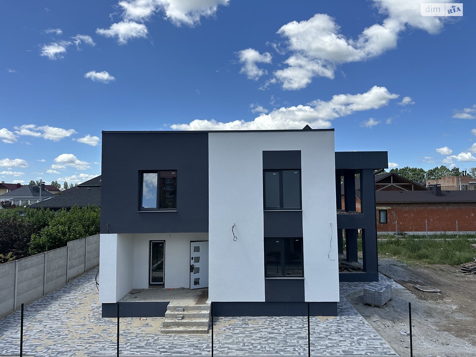 4 КІМ. БУДИНОК, ПЛОЩА - 140 м², ЦІНА - 95 000 $
