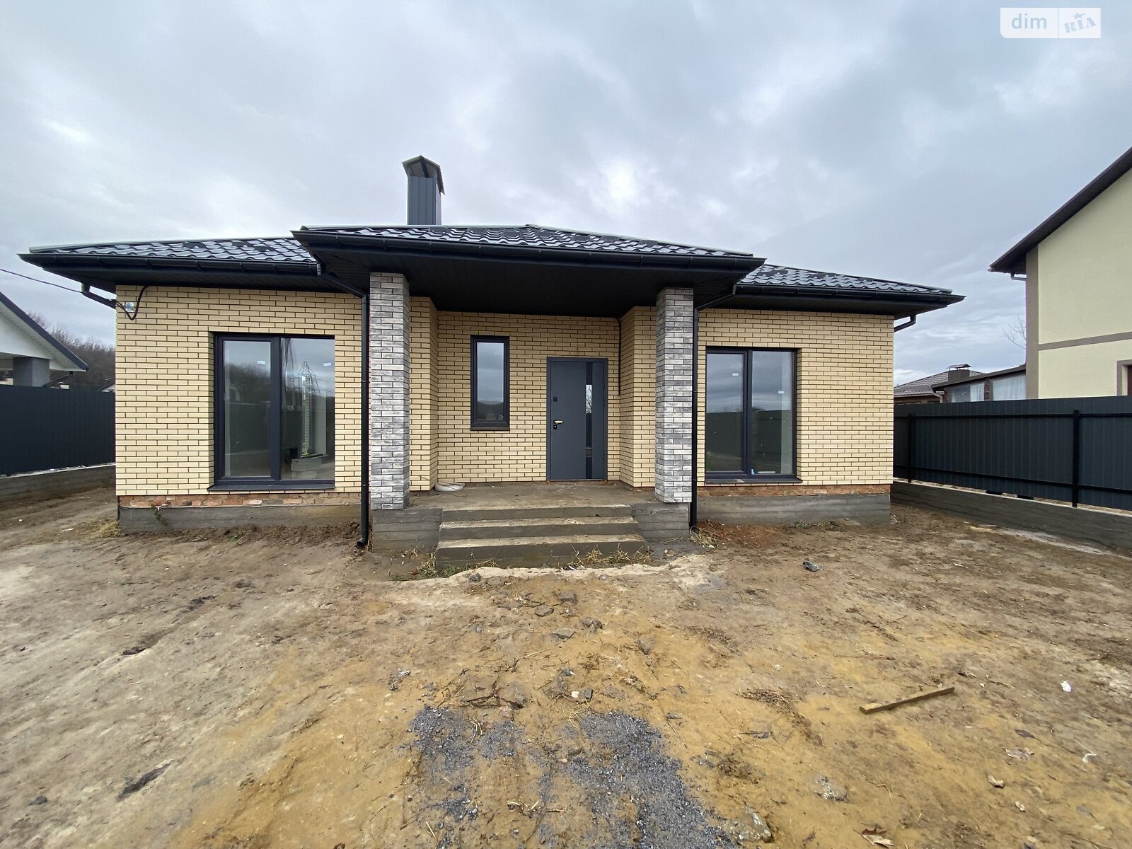 3 КІМ. БУДИНОК, ПЛОЩА - 100 м², ЦІНА - 77 000 $
