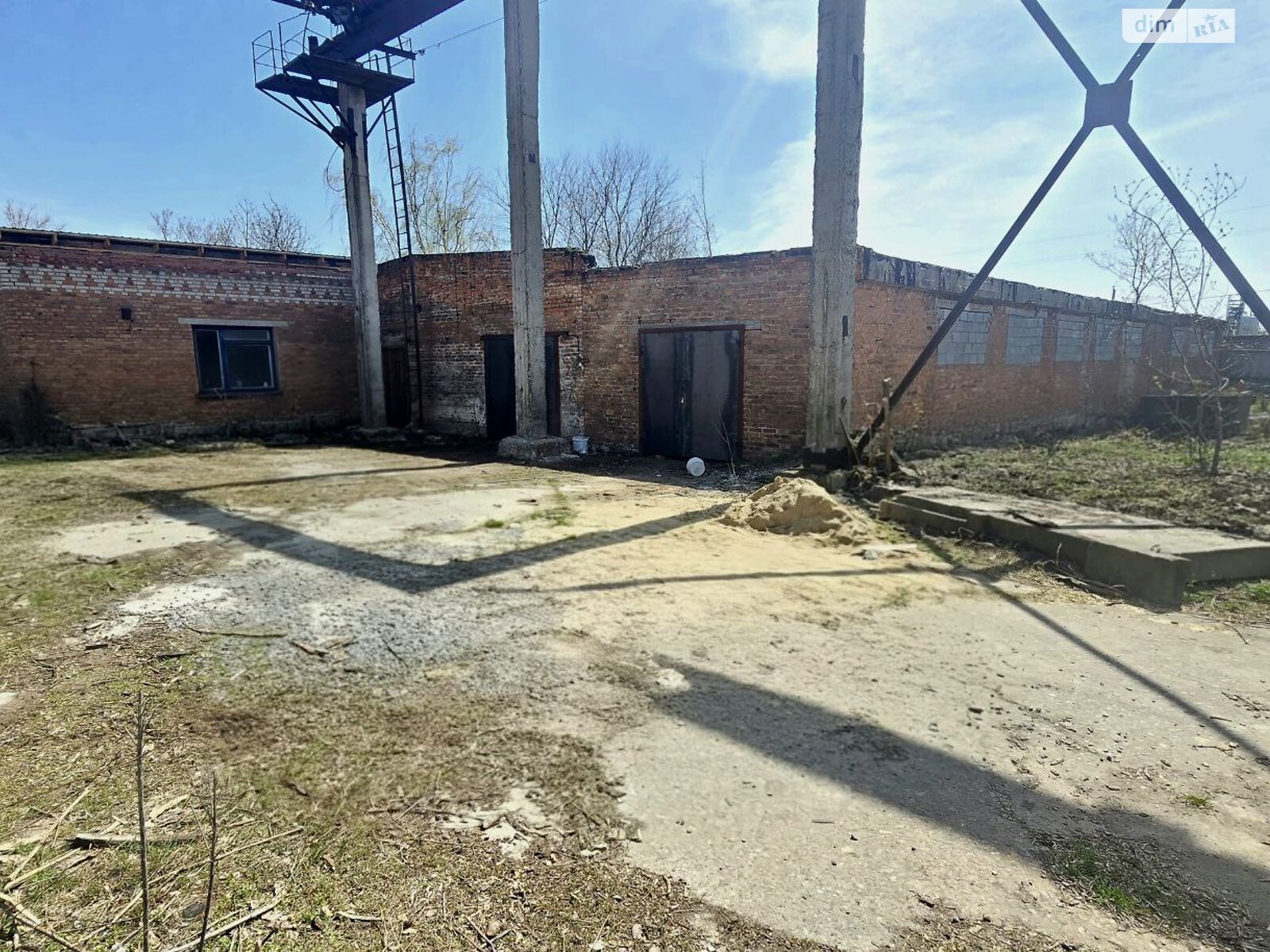 ПЛОЩА - 830 м², ЦІНА - 65 000 $
, вул. Арсенальна(Червоноармійська)
