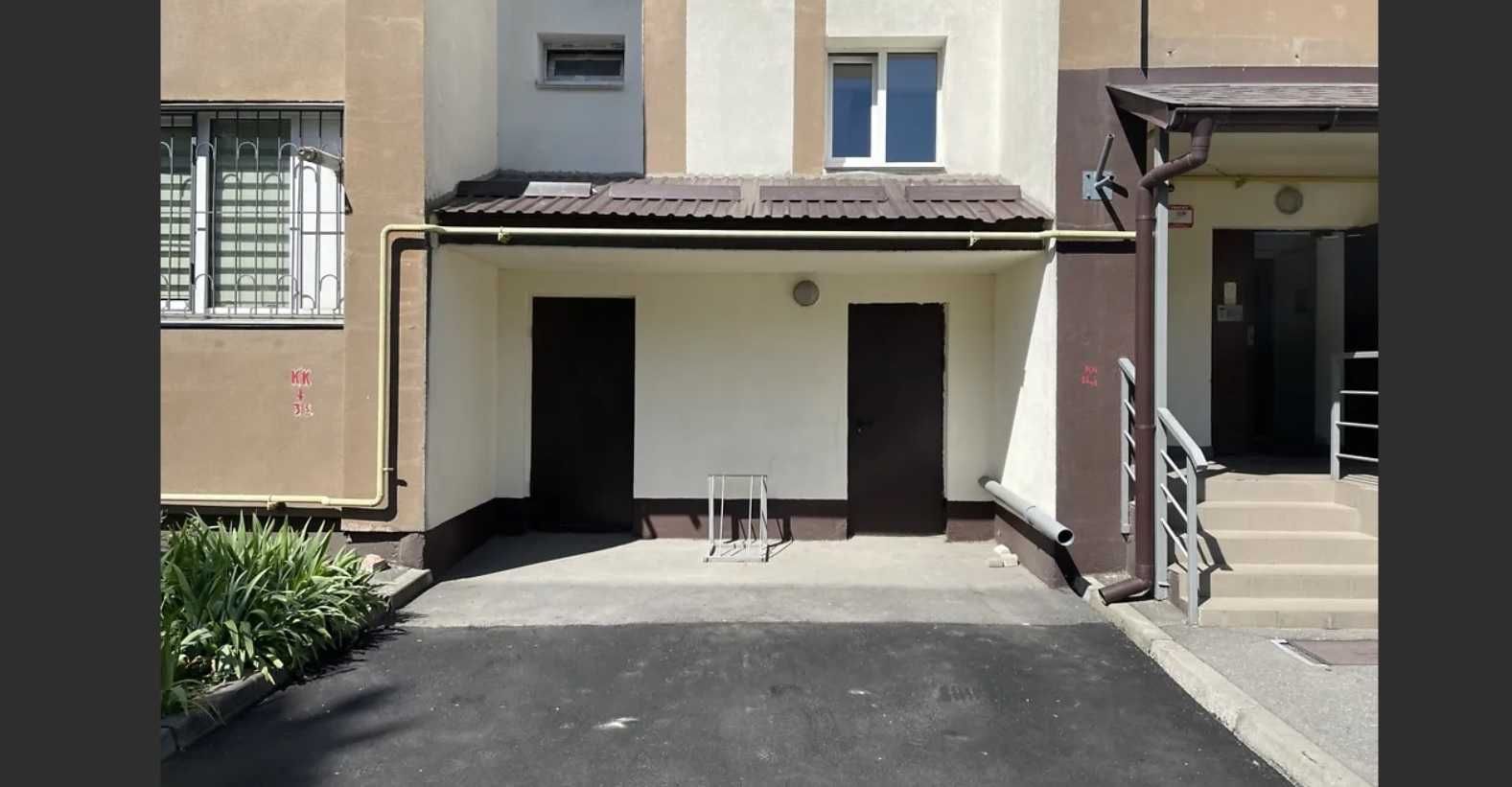 ПЛОЩА - 4 м², ЦІНА - 2 500 $
