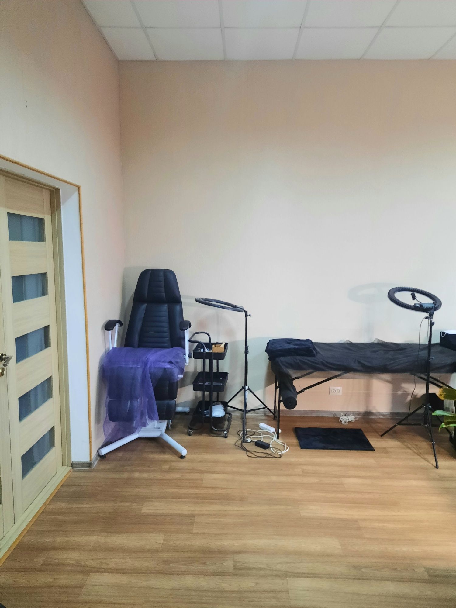 ПЛОЩА - 35 м², ЦІНА - 300 $
