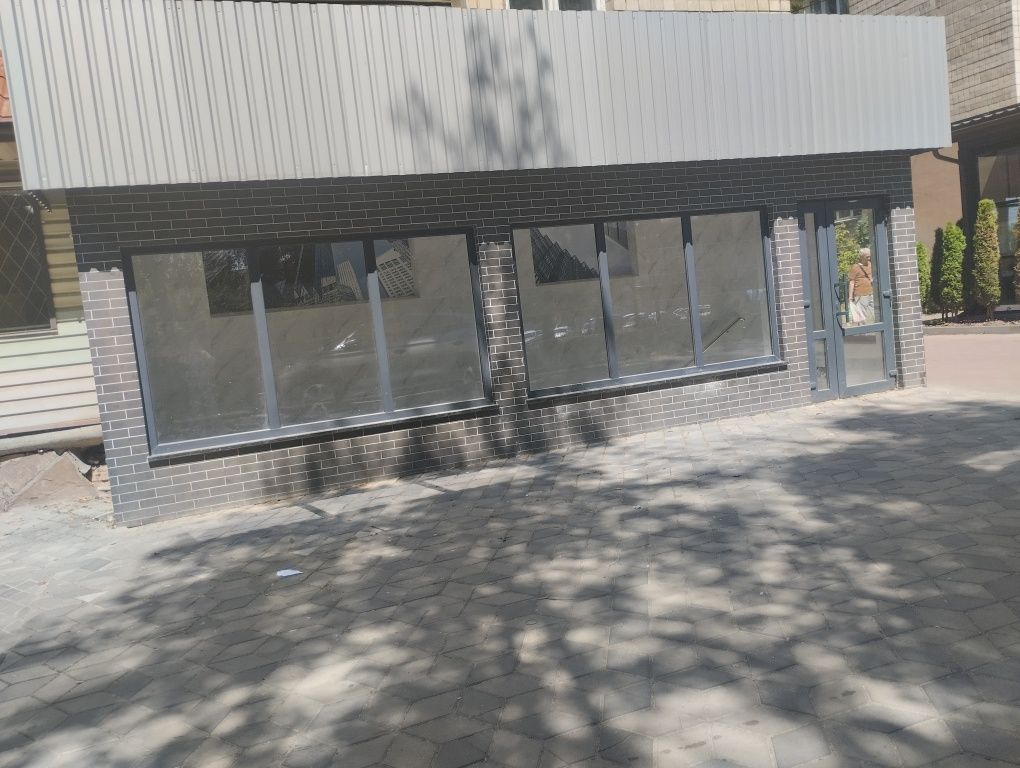 ПЛОЩА - 284 м², ЦІНА - 750 $
