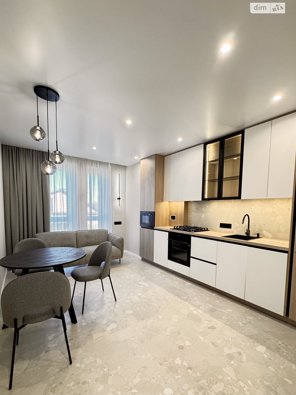 1 КІМ. КВАРТИРА, ПЛОЩА - 44 м², ЦІНА - 91 500 $
, вул. Праведників світу(Максимовича)