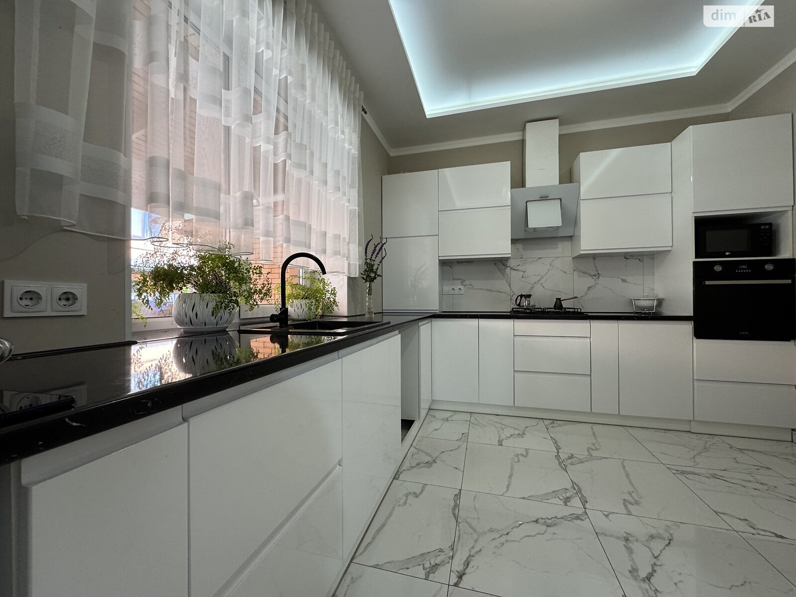 3 КІМ. ТАУНХАУС, ПЛОЩА - 109 м², ЦІНА - 142 000 $
, вул. Райдужна