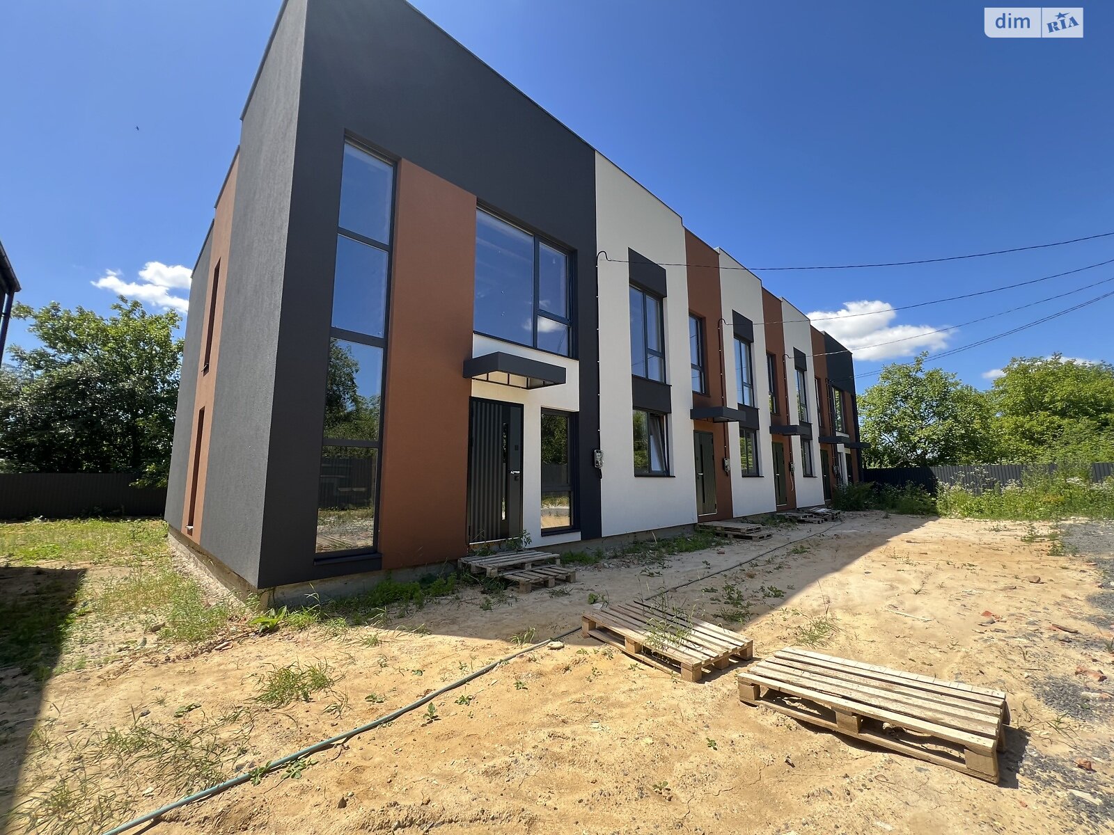 2 КІМ. ТАУНХАУС, ПЛОЩА - 90 м², ЦІНА - 55 990 $
, вул. Садова