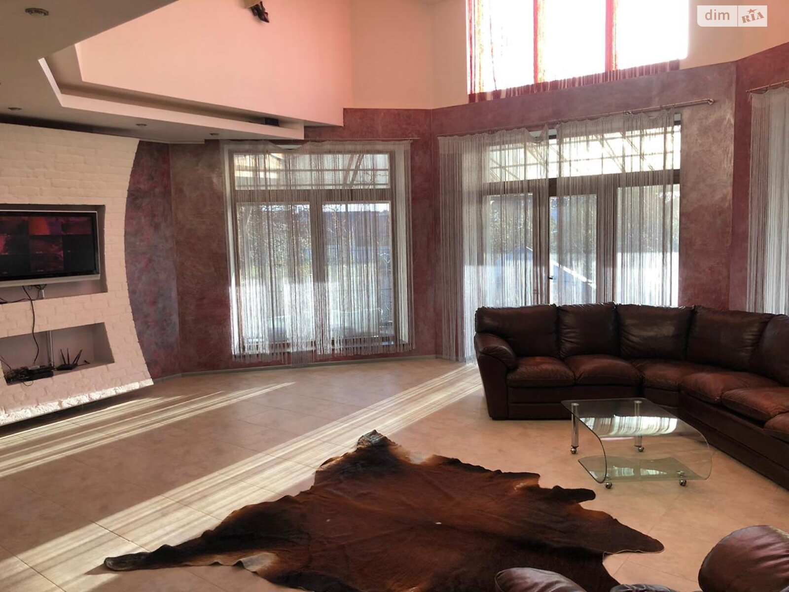 Обʼєкт нерухомості: 5 КІМ. БУДИНОК, ПЛОЩА - 350 м², ЦІНА - 2 000 $
, вул. Молодіжна — HUBTRUST, Вінниця