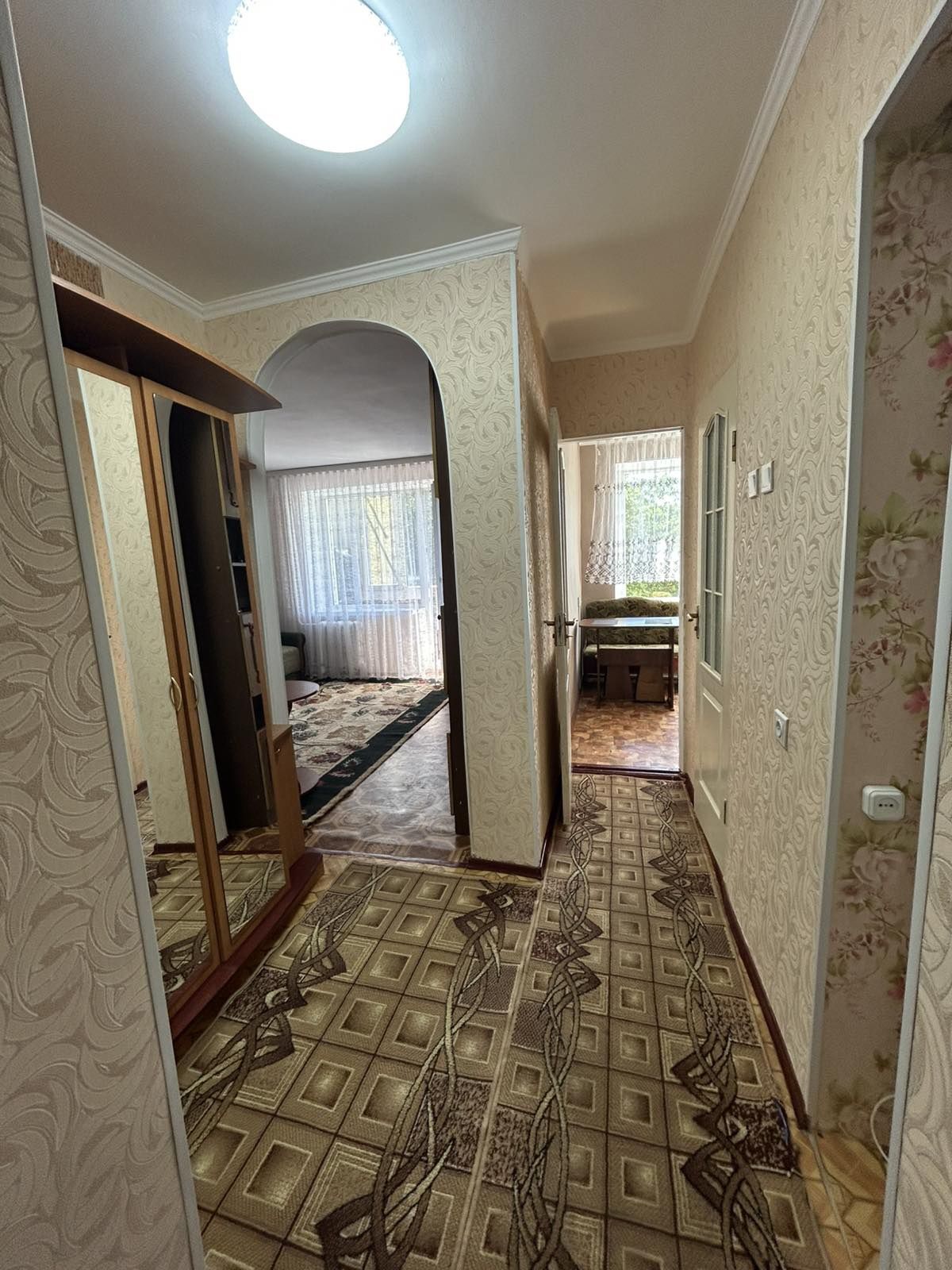 1 КІМ. КВАРТИРА, ПЛОЩА - 36 м², ЦІНА - 263 $
