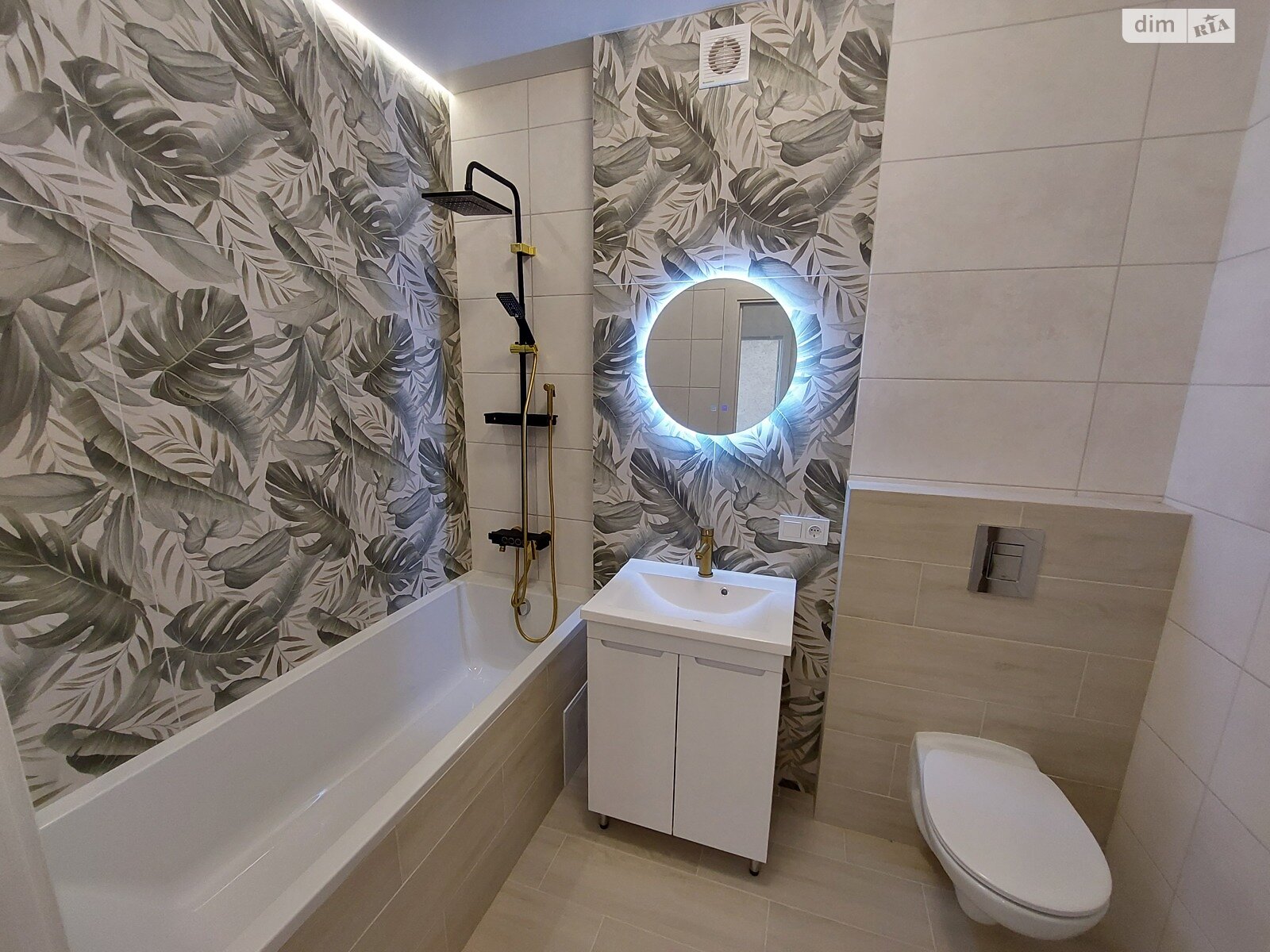 1 КІМ. КВАРТИРА, ПЛОЩА - 41 м², ЦІНА - 49 500 $
, вул. Київська