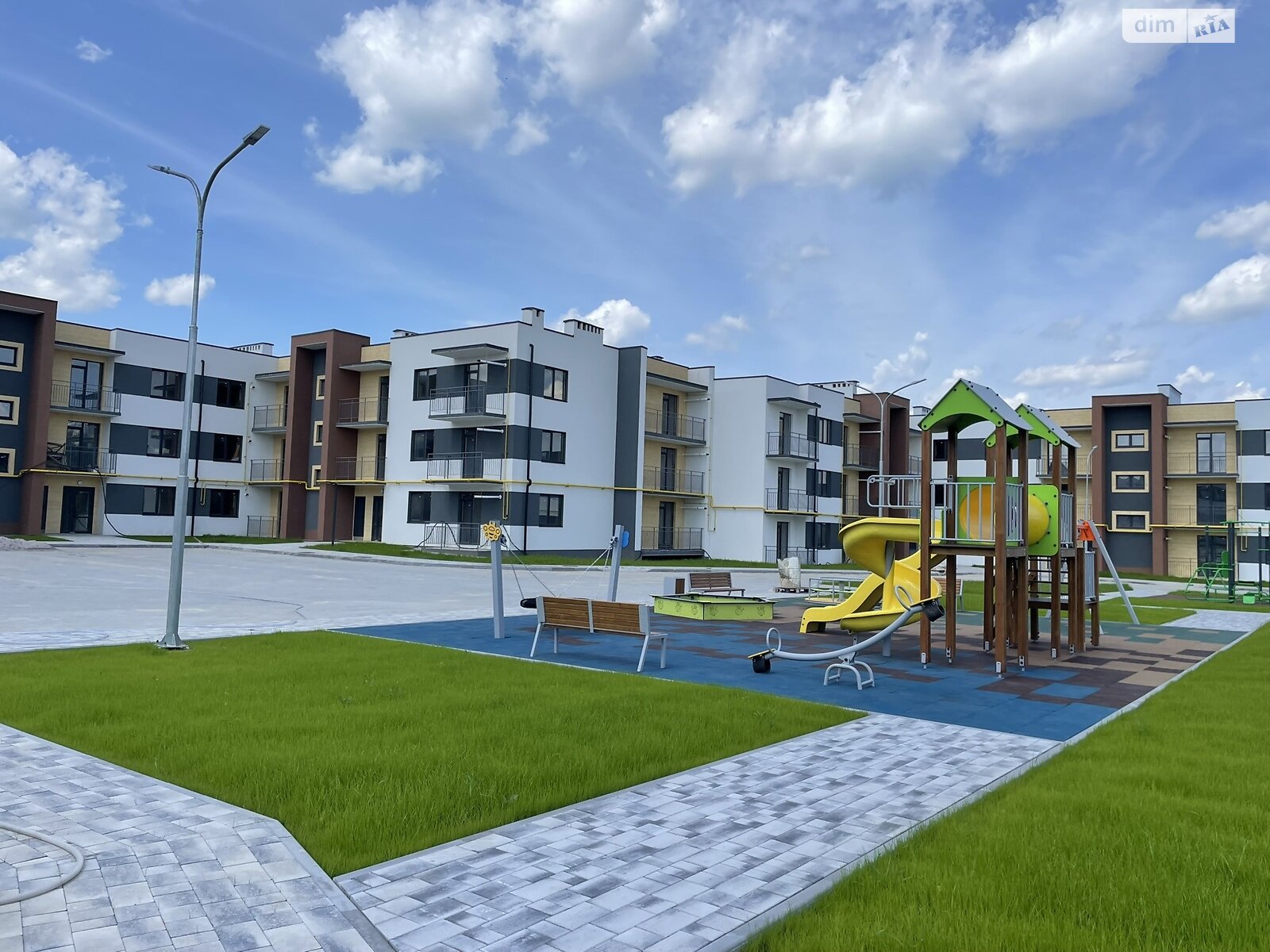 1 КІМ. КВАРТИРА, ПЛОЩА - 46 м², ЦІНА - 45 500 $
, 4-й пров. Леоніда Каденюка(Комарова)