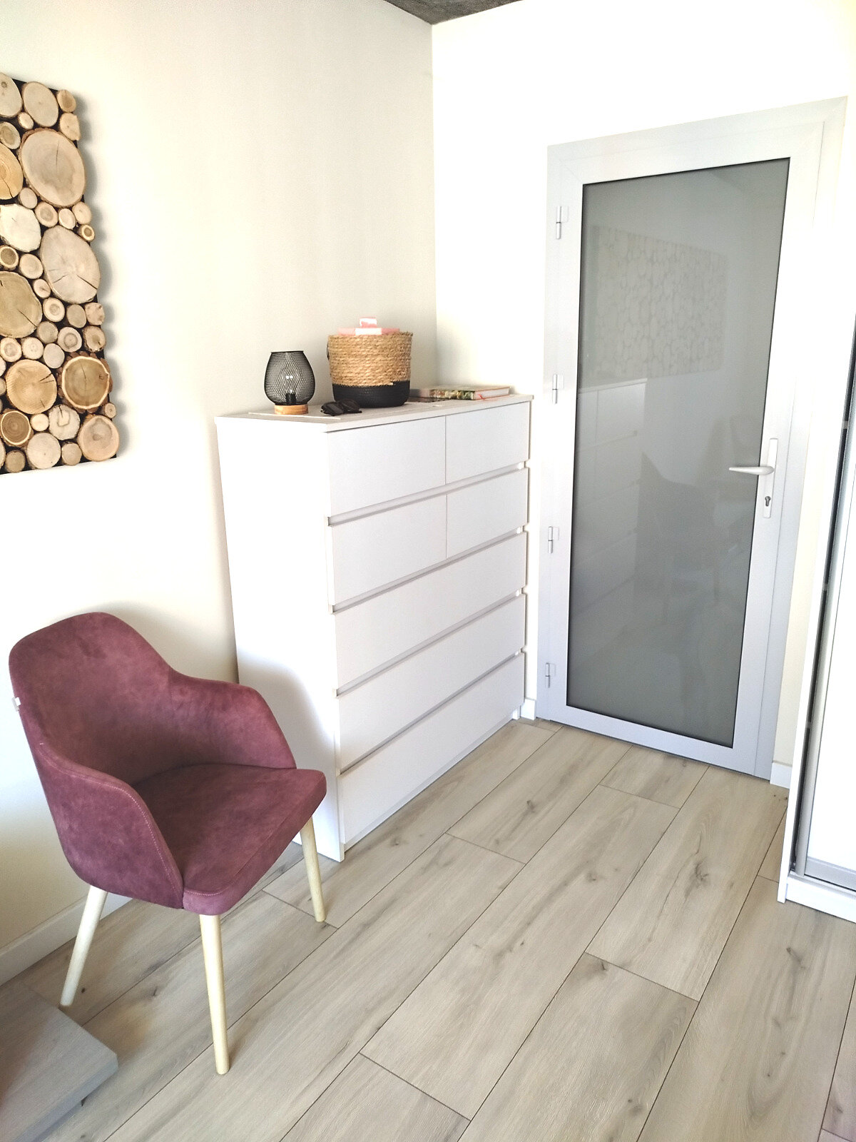 1 КІМ. КВАРТИРА, ПЛОЩА - 43 м², ЦІНА - 54 000 $
, вул. Центральна(Мічуріна)