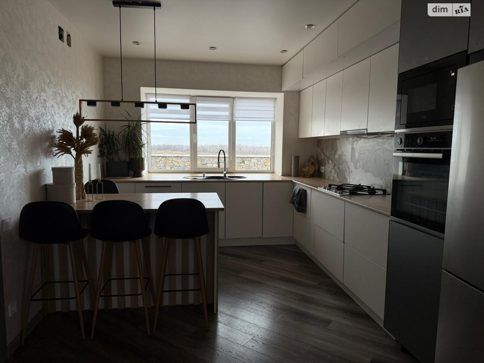 9 КІМ. БУДИНОК, ПЛОЩА - 350 м², ЦІНА - 450 000 $
, вул. Польова
