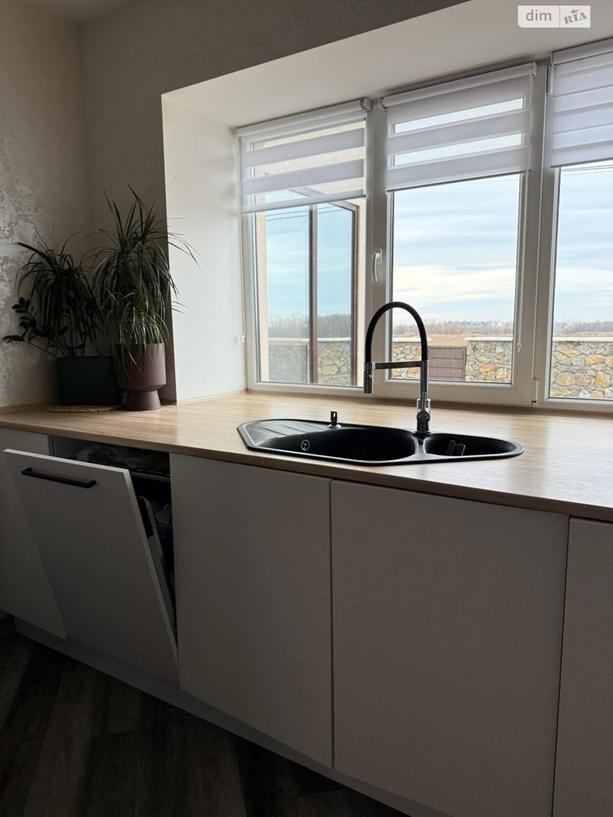 Обʼєкт нерухомості: 9 КІМ. БУДИНОК, ПЛОЩА - 350 м², ЦІНА - 450 000 $
, вул. Польова — HUBTRUST, Вінниця