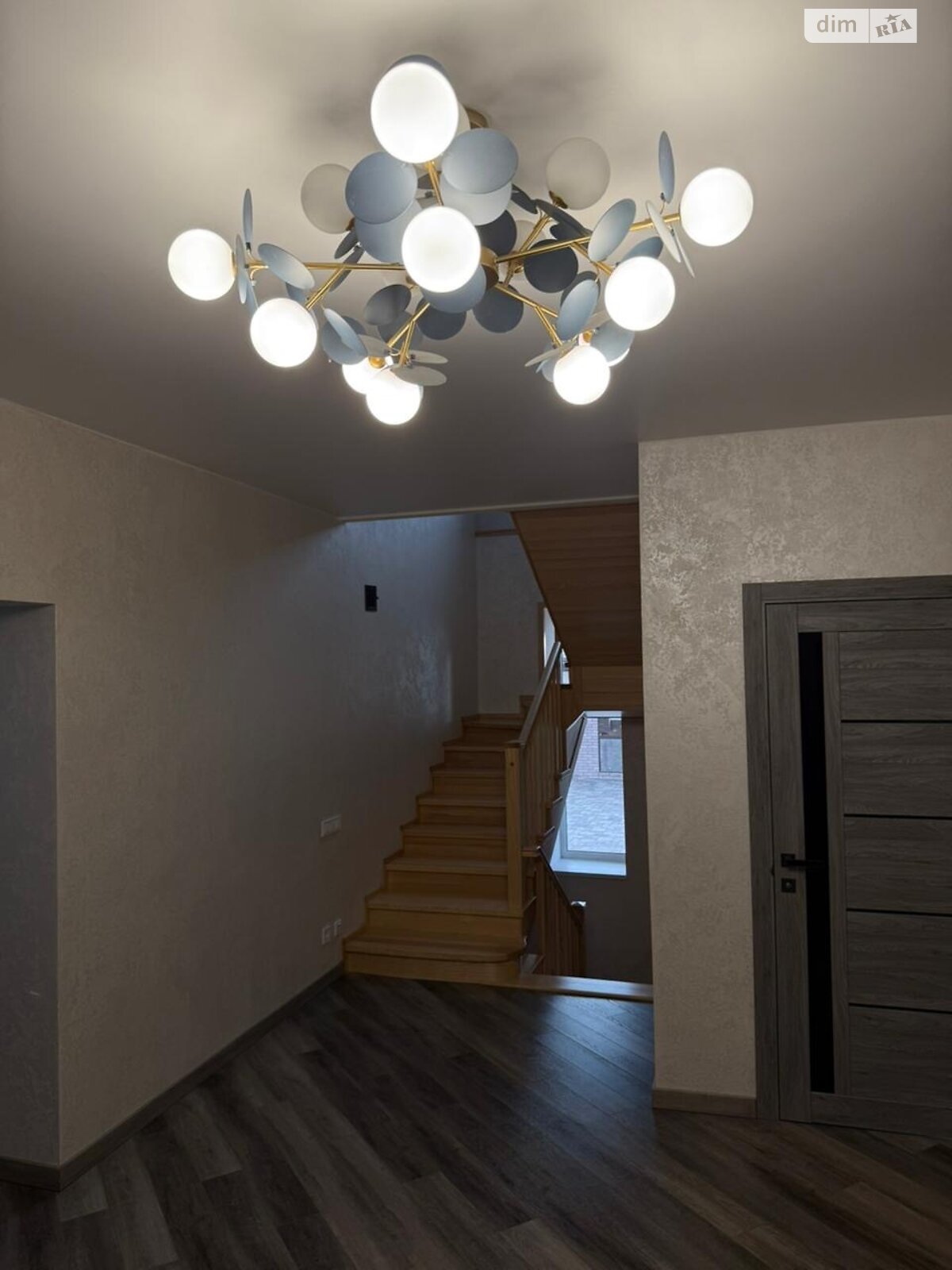 Обʼєкт нерухомості: 9 КІМ. БУДИНОК, ПЛОЩА - 350 м², ЦІНА - 450 000 $
, вул. Польова — HUBTRUST, Вінниця