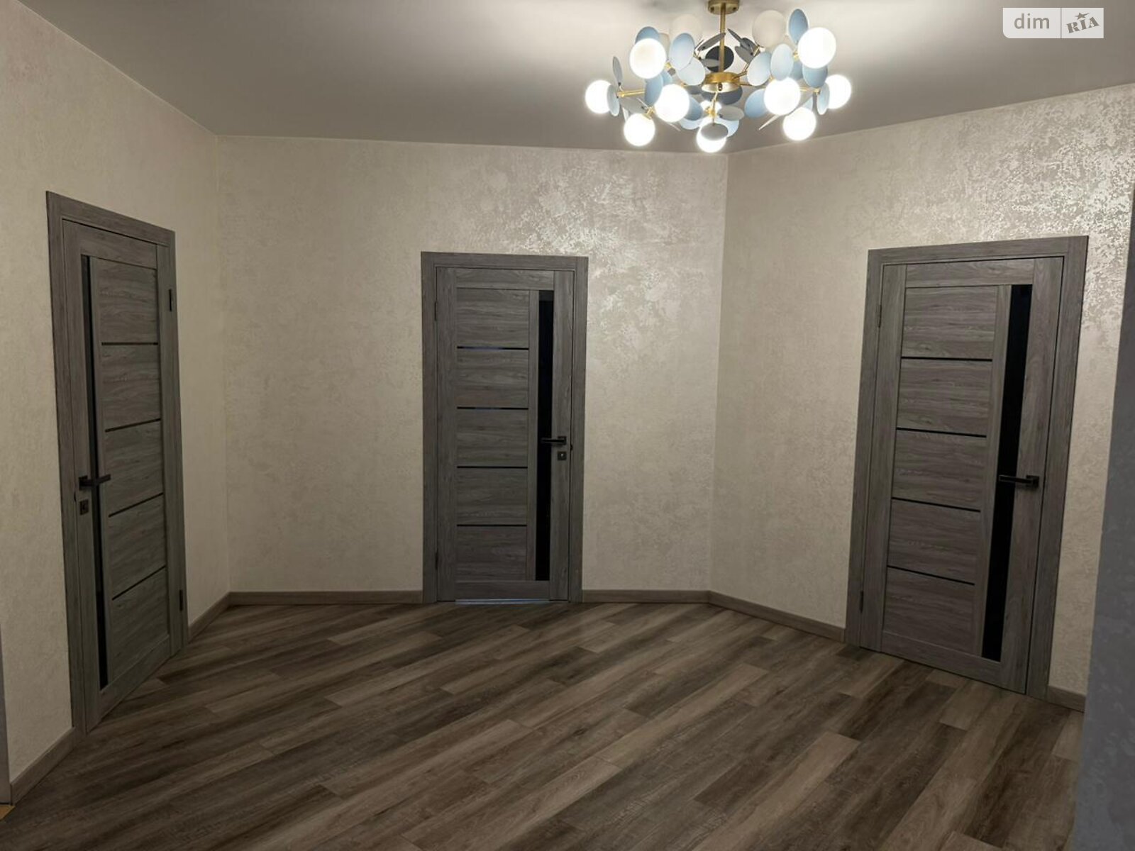 Обʼєкт нерухомості: 9 КІМ. БУДИНОК, ПЛОЩА - 350 м², ЦІНА - 450 000 $
, вул. Польова — HUBTRUST, Вінниця