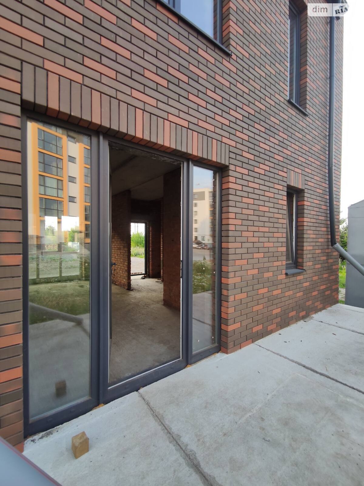 3 КІМ. ТАУНХАУС, ПЛОЩА - 75 м², ЦІНА - 62 000 $
, вул. Незалежності