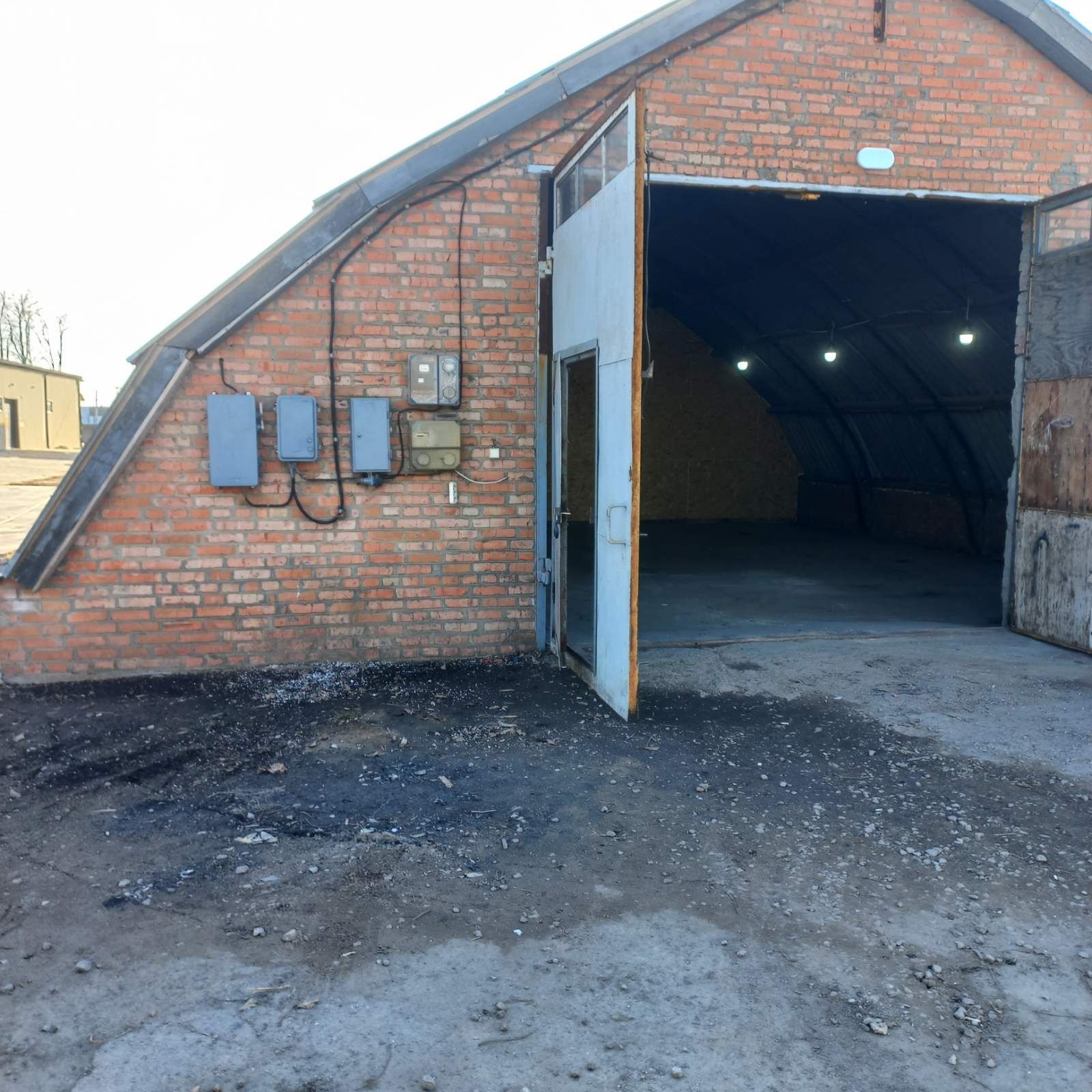 ПЛОЩА - 170 м², ЦІНА - 407 $
