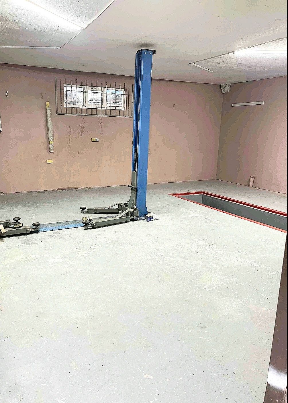 ПЛОЩА - 160 м², ЦІНА - 399 $
