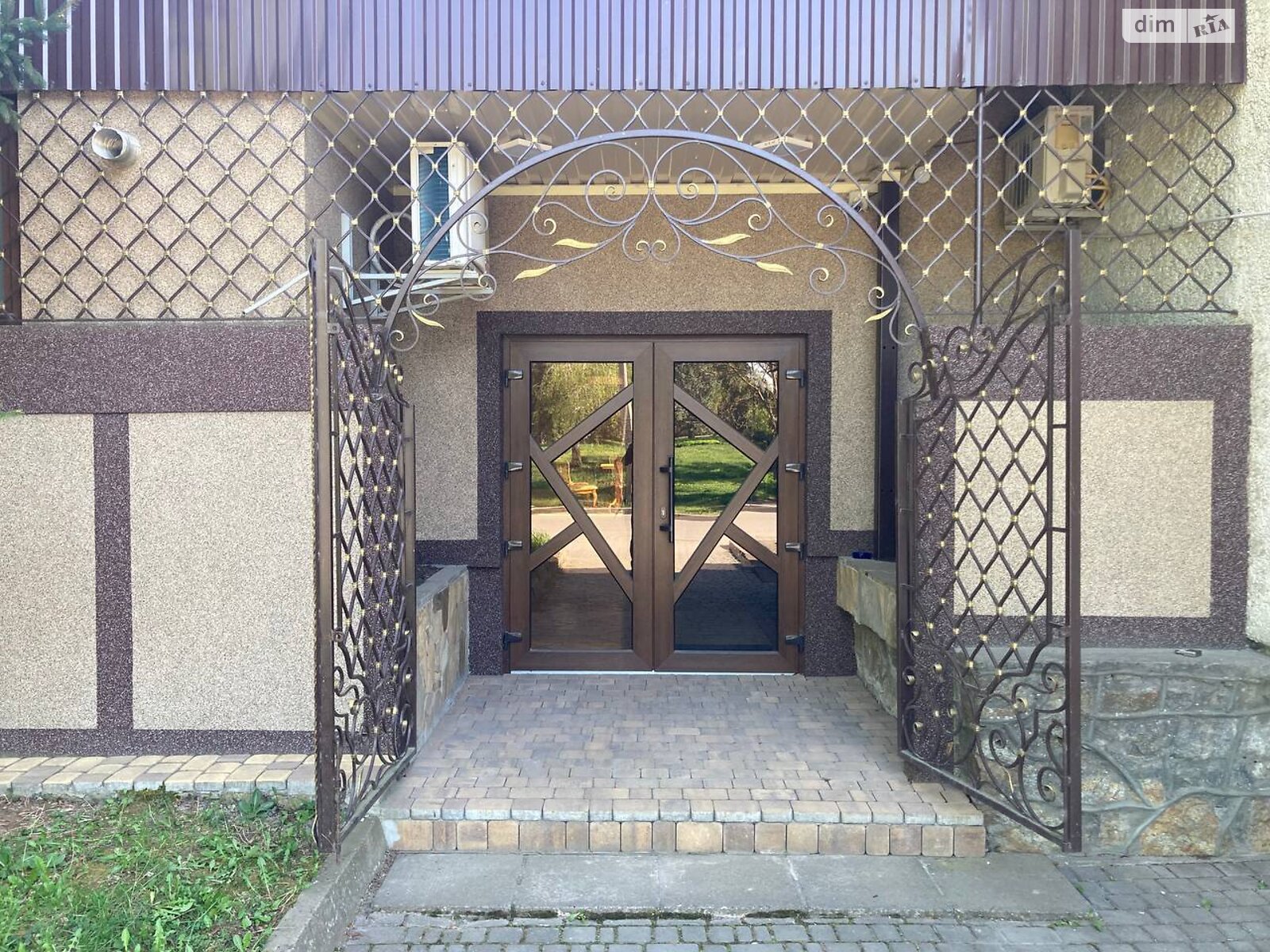 Обʼєкт нерухомості: ПЛОЩА - 230 м², ЦІНА - 322 000 $
, пл. Пам'яті — HUBTRUST, Вінниця