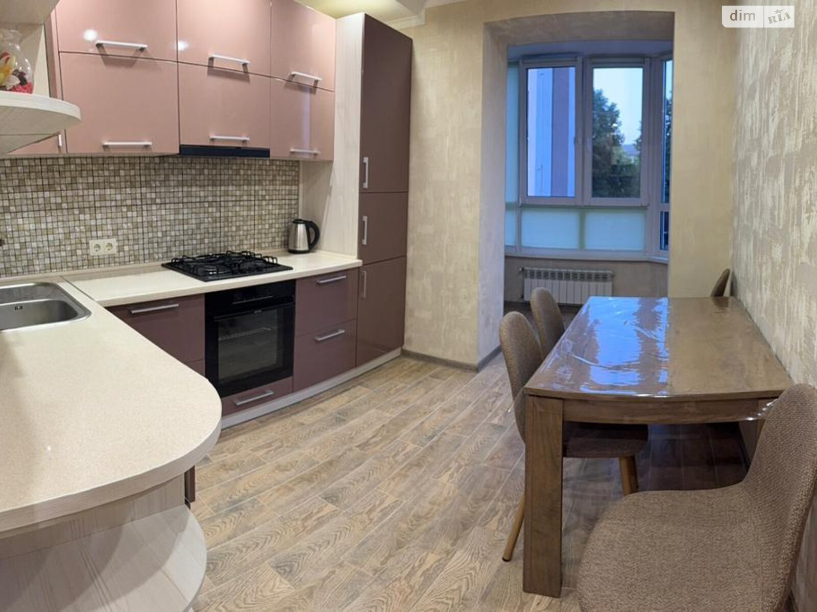 1 КІМ. КВАРТИРА, ПЛОЩА - 40.6 м², ЦІНА - 24 999 $
, вул. Замостянська