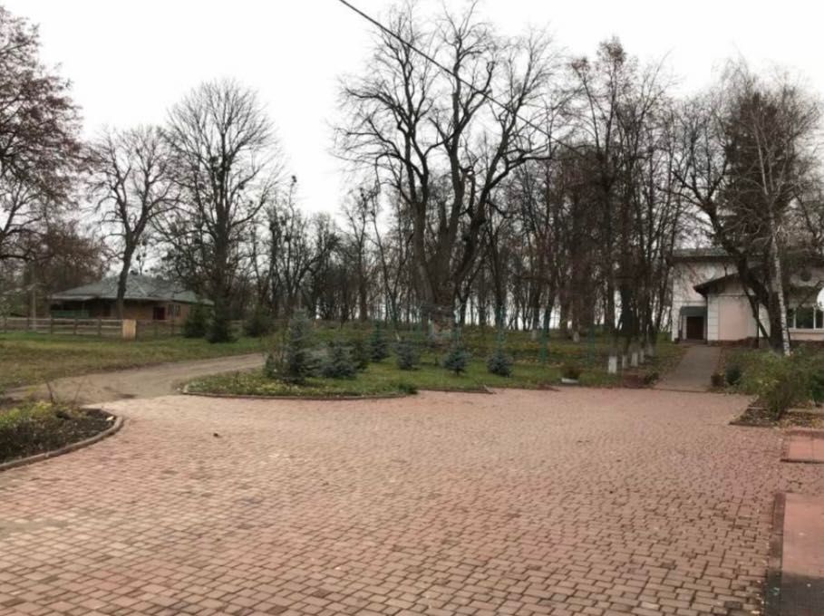 ПЛОЩА - 1000 м², ЦІНА - 350 000 $
