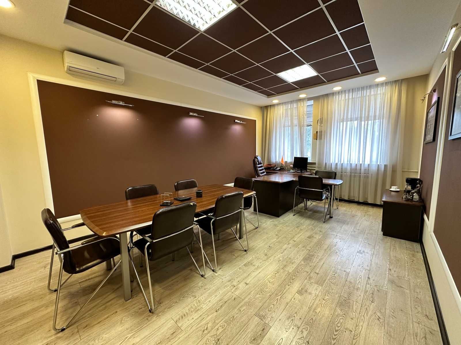 ПЛОЩА - 165 м², ЦІНА - 860 $
