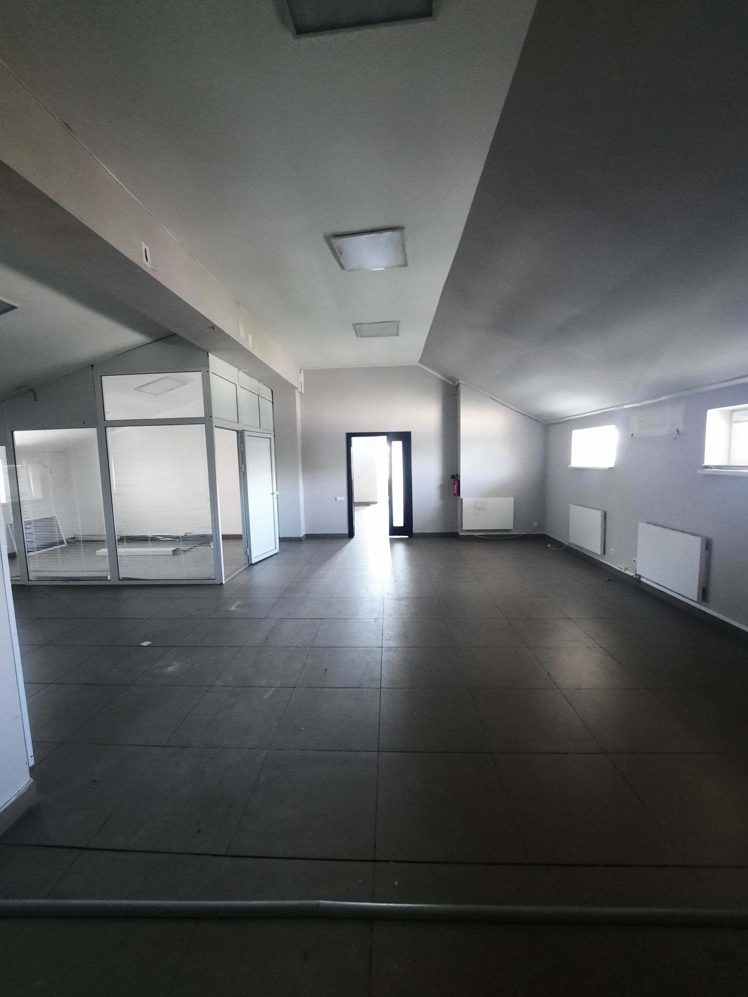 ПЛОЩА - 225 м², ЦІНА - 1 451 $

