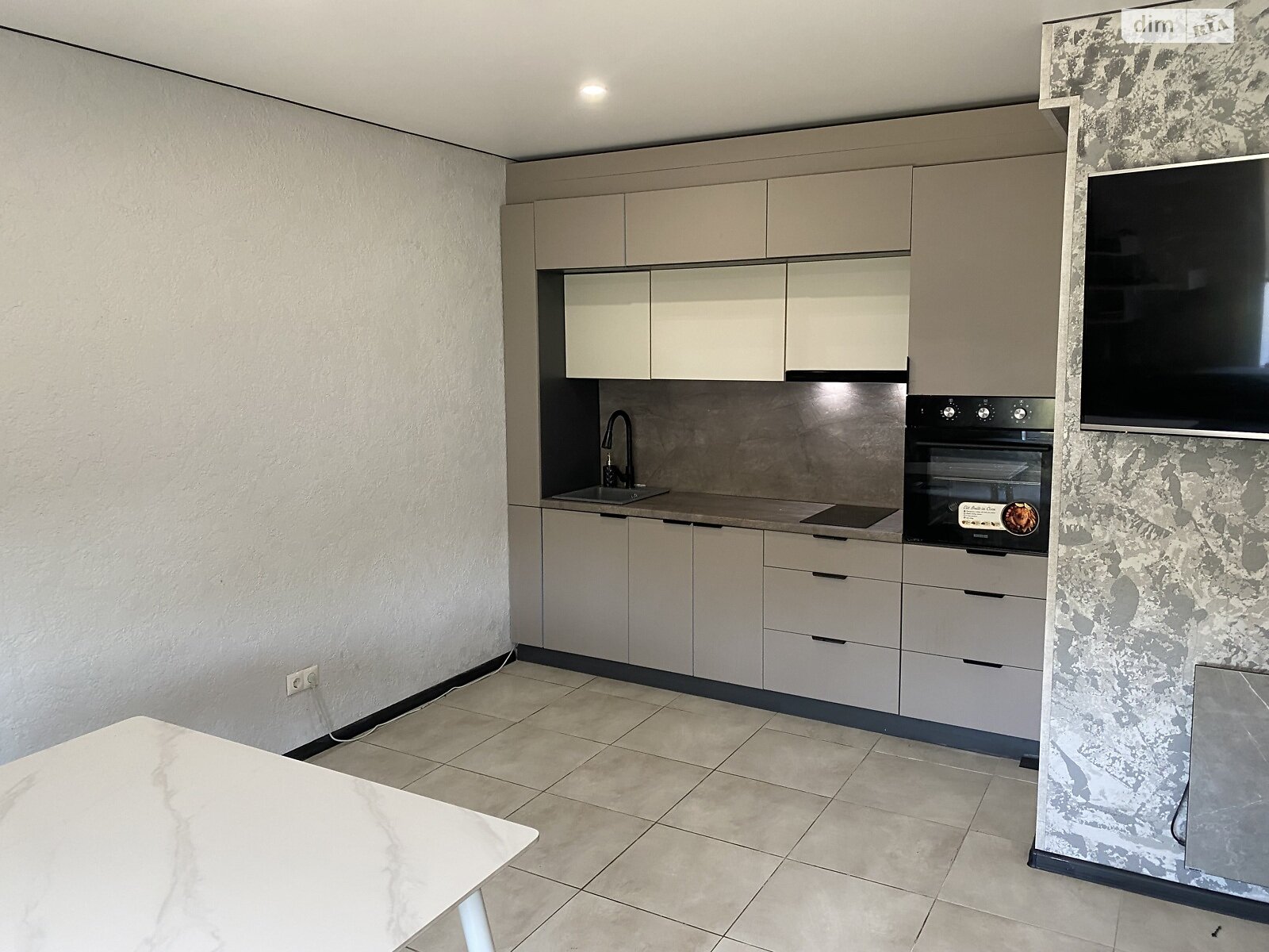 3 КІМ. ТАУНХАУС, ПЛОЩА - 72 м², ЦІНА - 56 000 $
